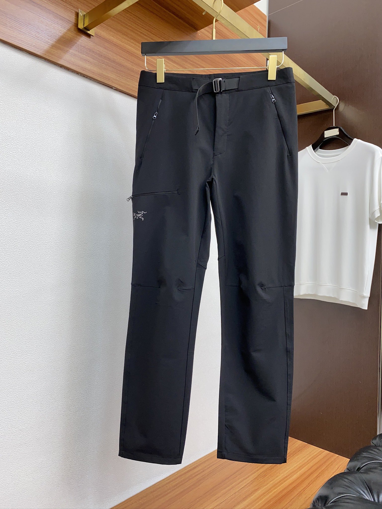 ARC‘TERYX —始祖鸟户外防风保暖透气冬季男士软壳裤！无缝设计 高热度鸟家户外机能风3D立体修身裁