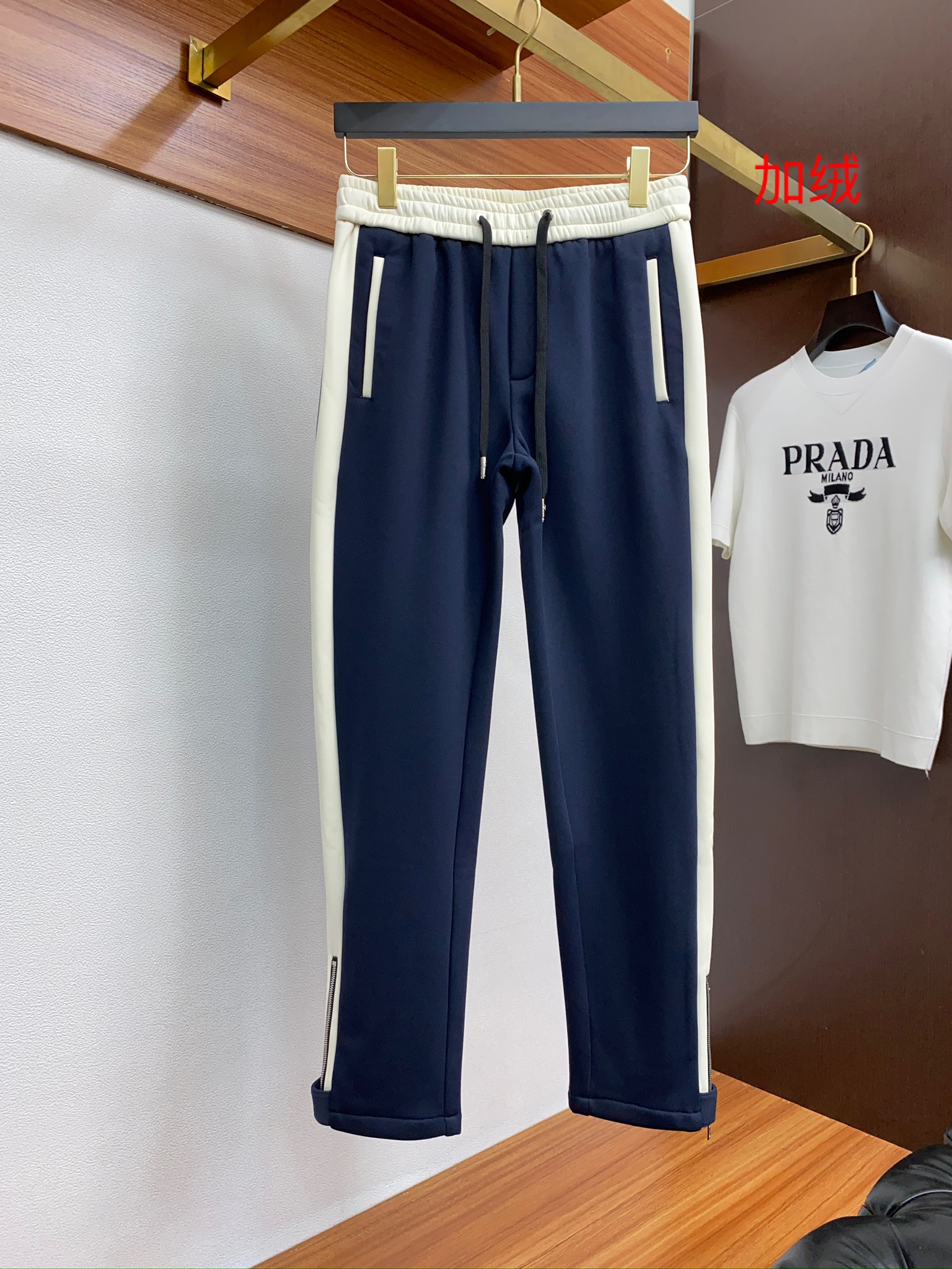 蒙口 24S秋冬男新款工艺休闲裤.加绒裤！经典！！！高端纯棉坑条绒纹复合高级不倒绒面料打造.贴身质地柔软