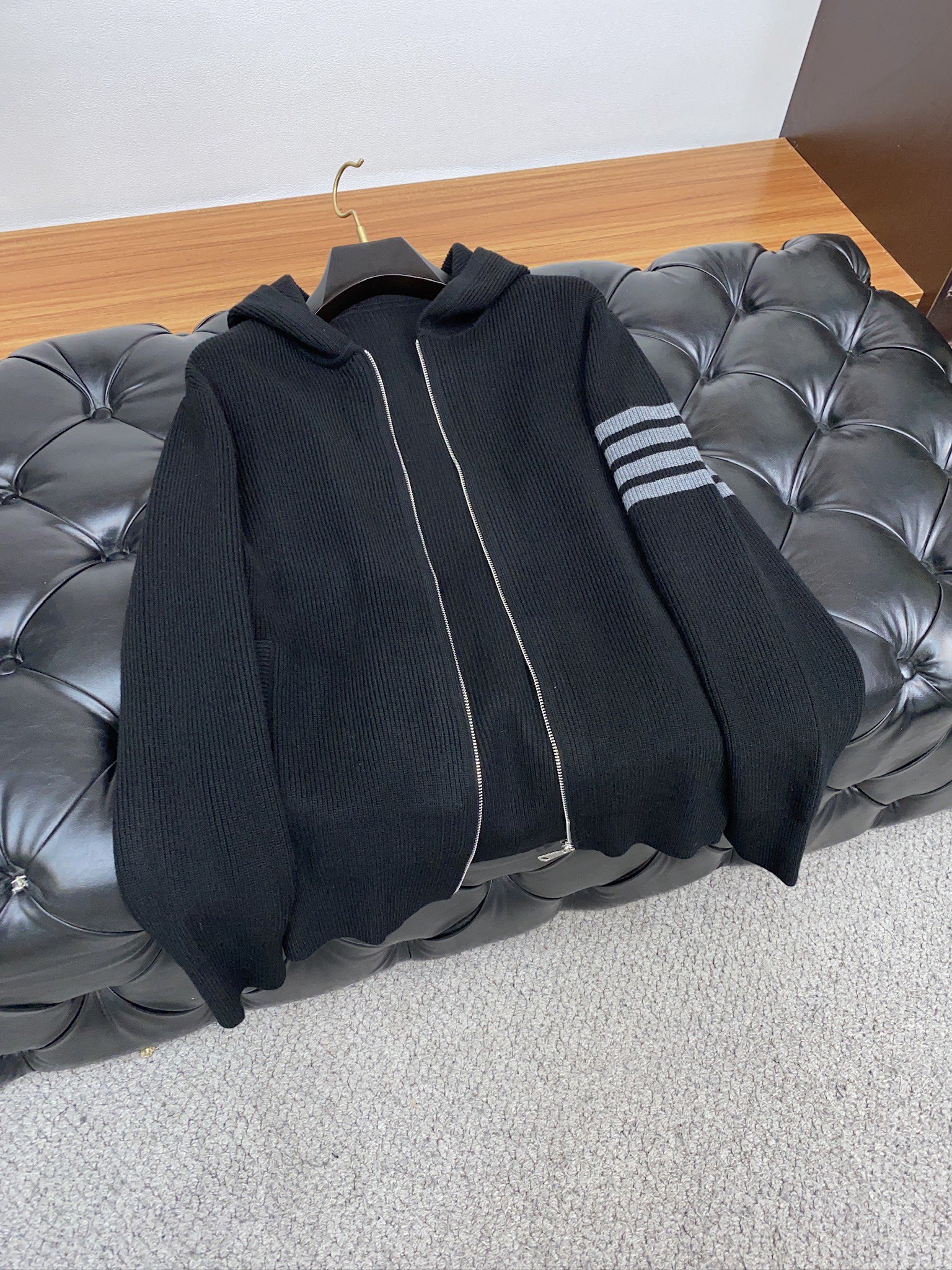 TB 重磅推荐！2025aw秋冬新款 专柜同步 时尚经典基础款百分百羊毛拉链毛衣开衫 秋冬必备款 采用针