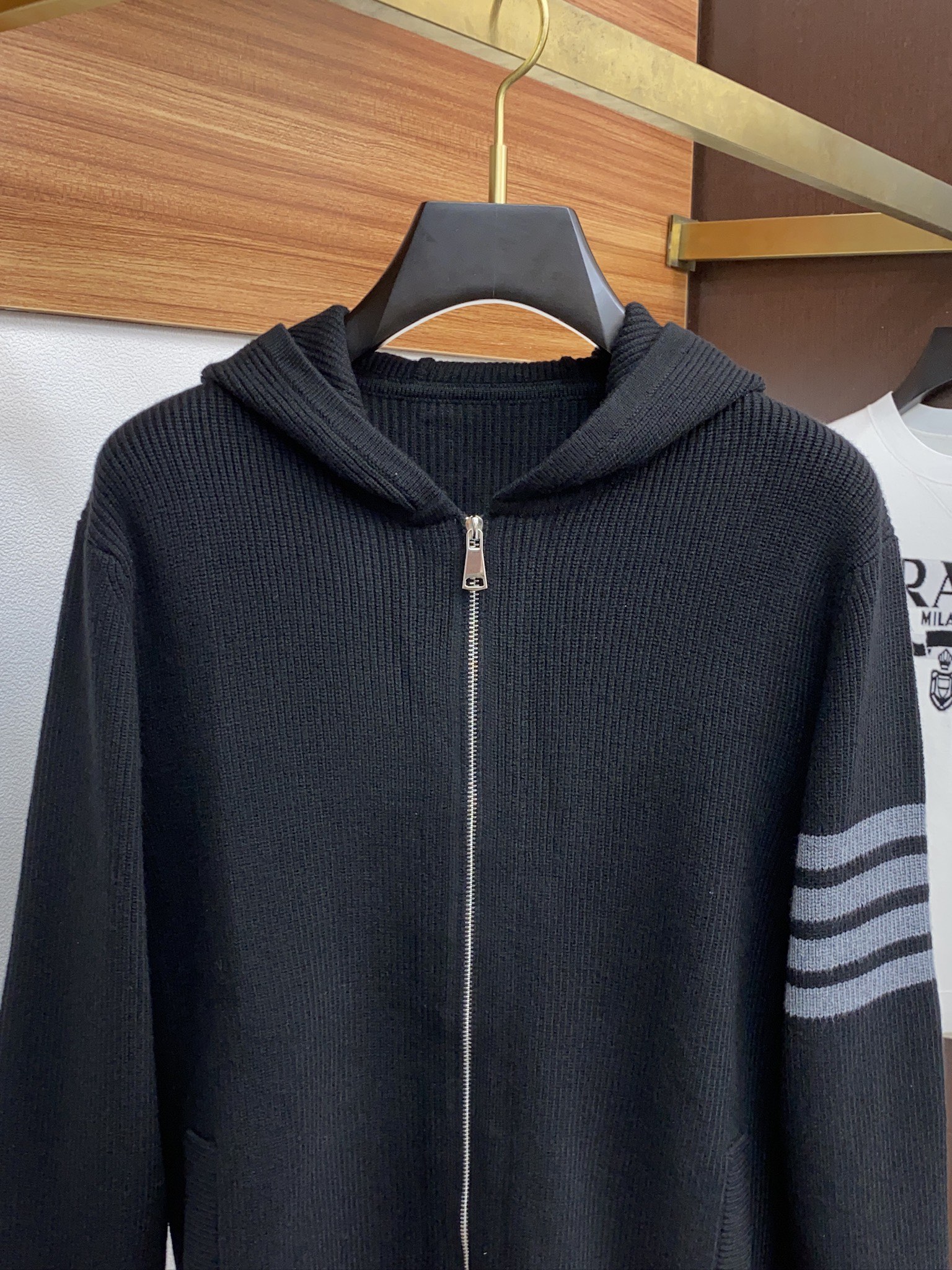 TB 重磅推荐！2025aw秋冬新款 专柜同步 时尚经典基础款百分百羊毛拉链毛衣开衫 秋冬必备款 采用针