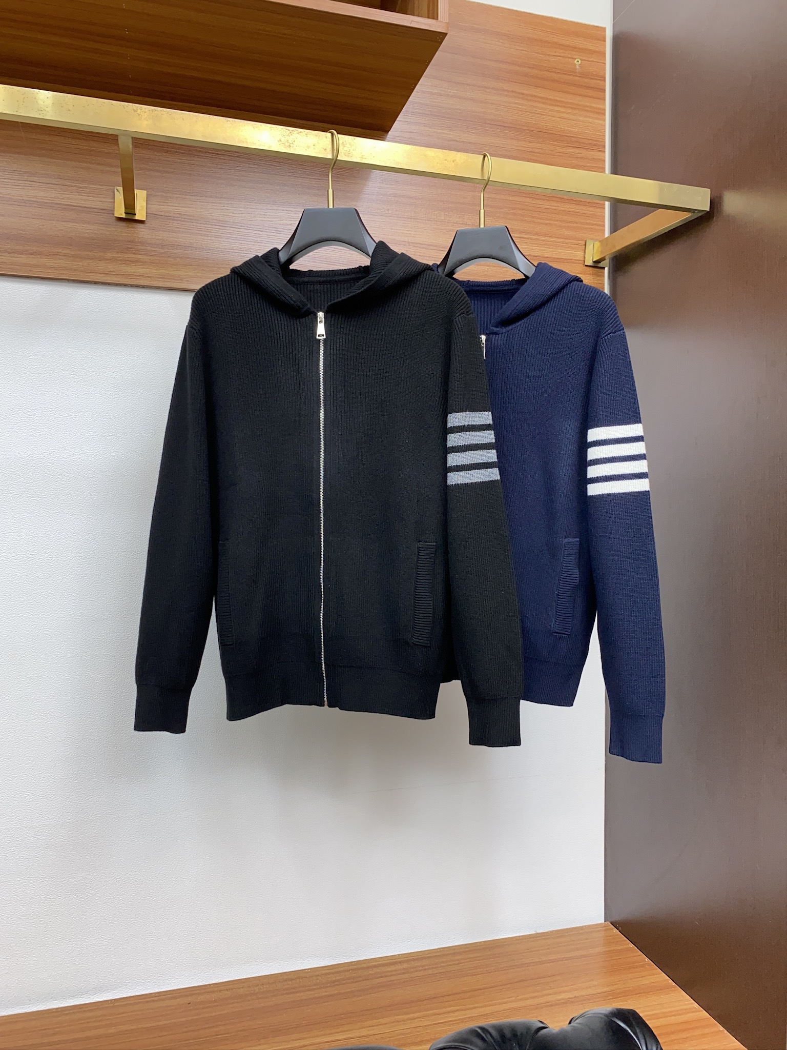 TB 重磅推荐！2025aw秋冬新款 专柜同步 时尚经典基础款百分百羊毛拉链毛衣开衫 秋冬必备款 采用针