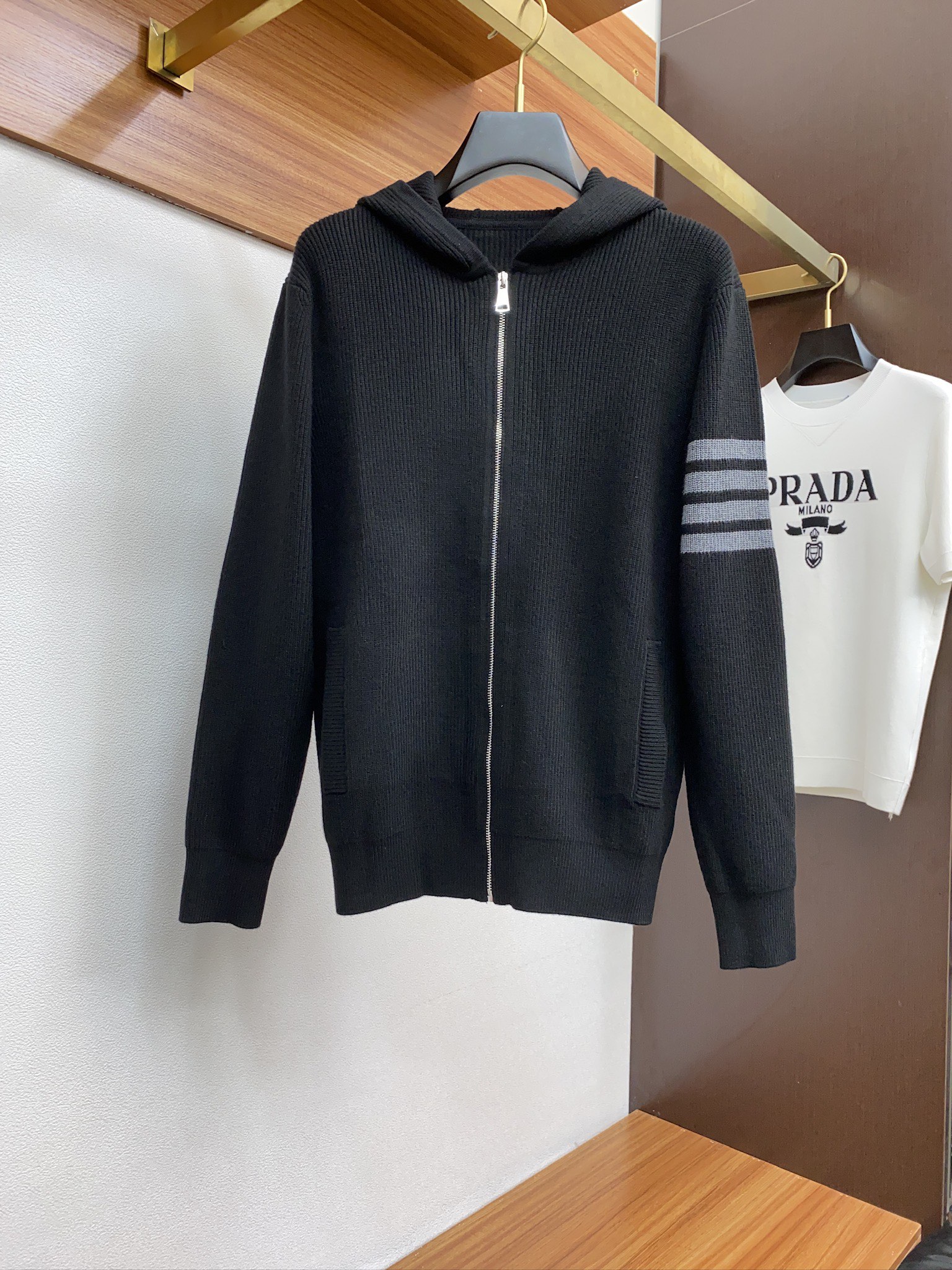 TB 重磅推荐！2025aw秋冬新款 专柜同步 时尚经典基础款百分百羊毛拉链毛衣开衫 秋冬必备款 采用针