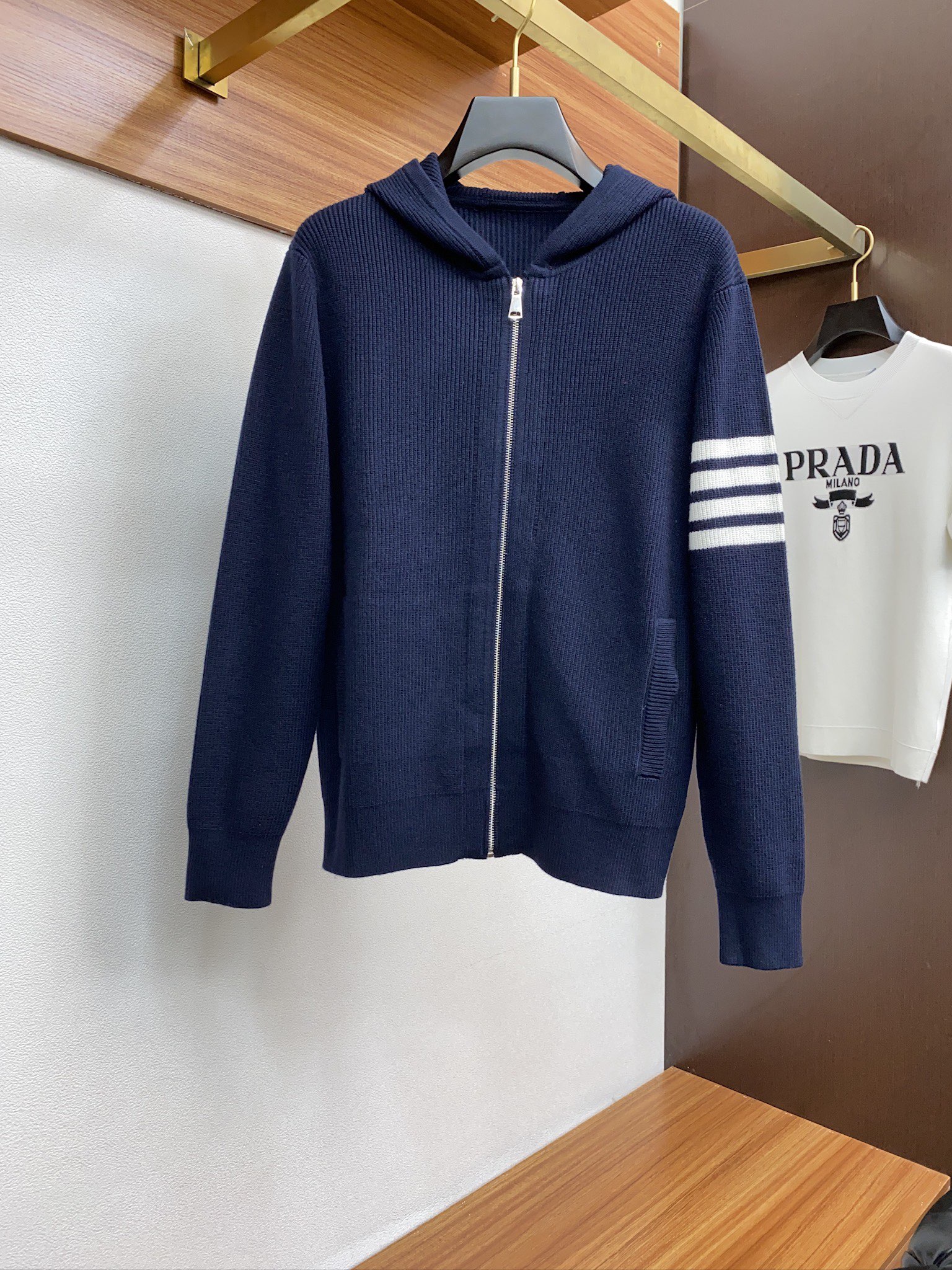 TB 重磅推荐！2025aw秋冬新款 专柜同步 时尚经典基础款百分百羊毛拉链毛衣开衫 秋冬必备款 采用针