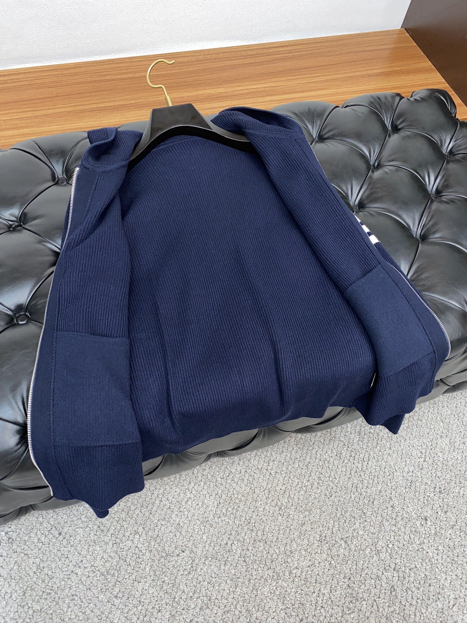 TB 重磅推荐！2025aw秋冬新款 专柜同步 时尚经典基础款百分百羊毛拉链毛衣开衫 秋冬必备款 采用针