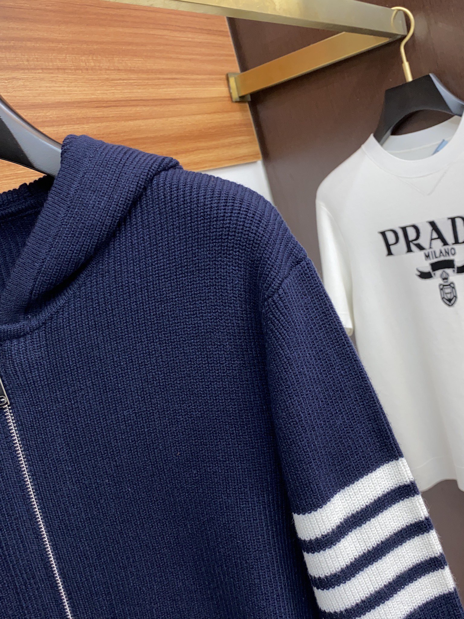 TB 重磅推荐！2025aw秋冬新款 专柜同步 时尚经典基础款百分百羊毛拉链毛衣开衫 秋冬必备款 采用针