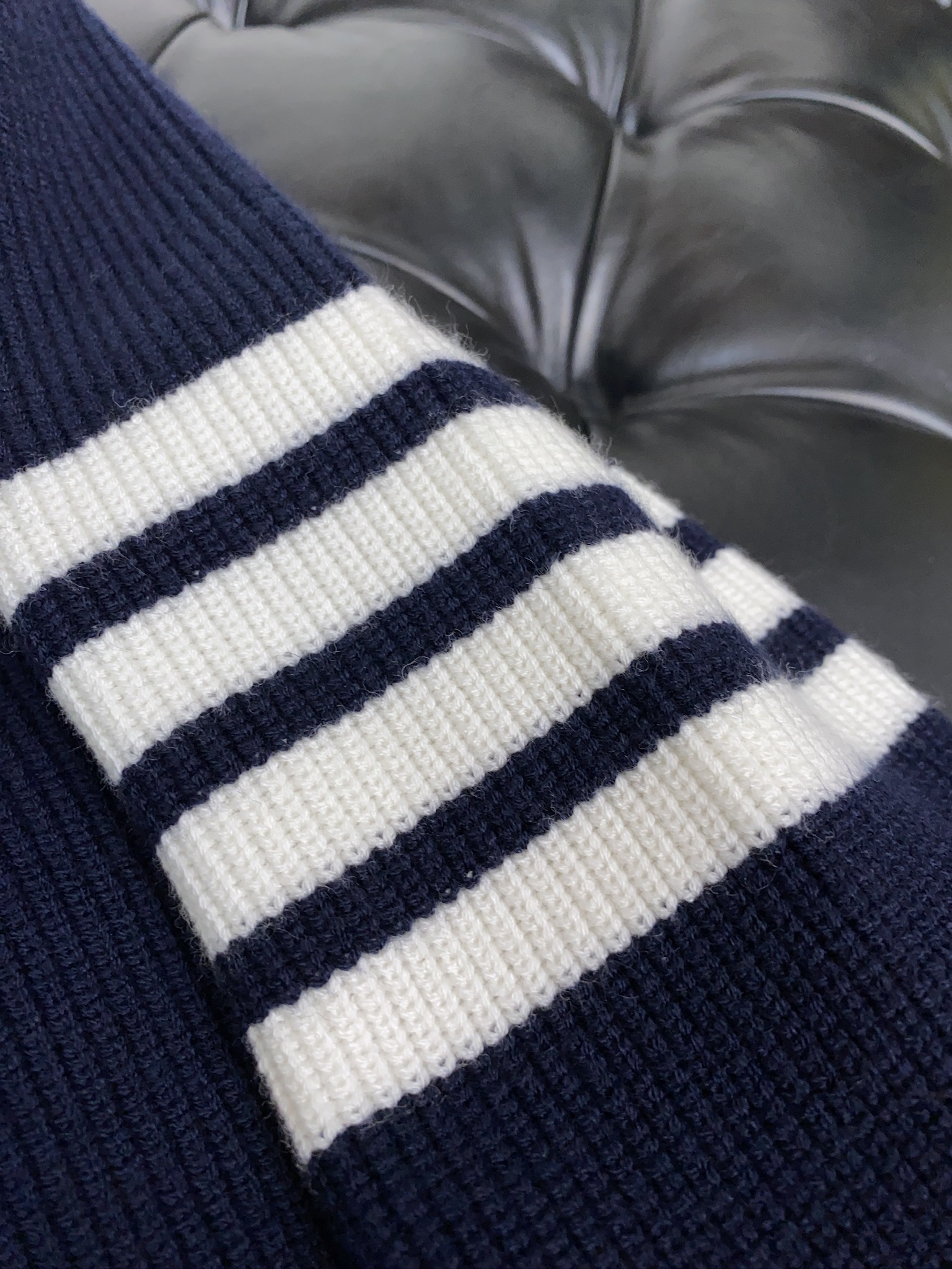 TB 重磅推荐！2025aw秋冬新款 专柜同步 时尚经典基础款百分百羊毛拉链毛衣开衫 秋冬必备款 采用针