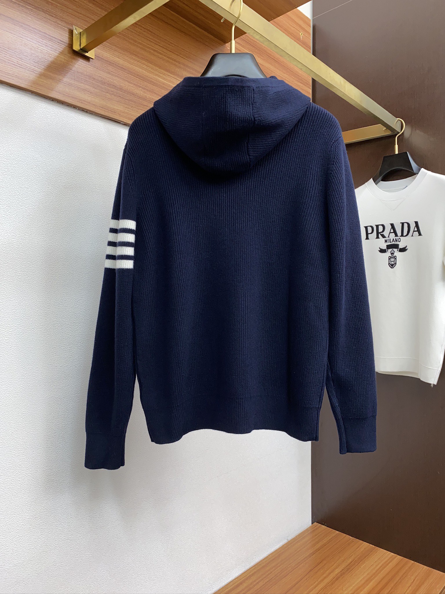 TB 重磅推荐！2025aw秋冬新款 专柜同步 时尚经典基础款百分百羊毛拉链毛衣开衫 秋冬必备款 采用针