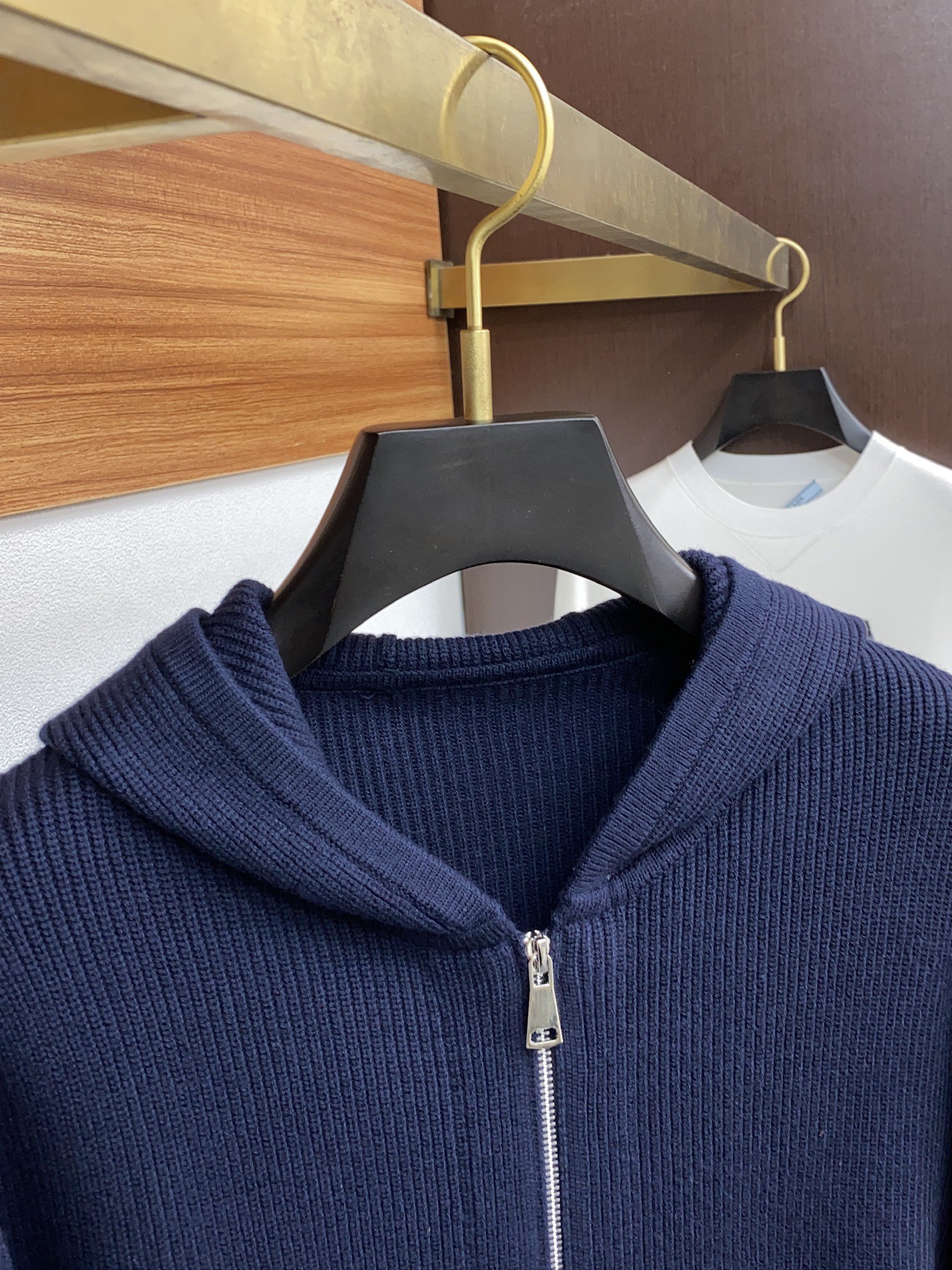 TB 重磅推荐！2025aw秋冬新款 专柜同步 时尚经典基础款百分百羊毛拉链毛衣开衫 秋冬必备款 采用针