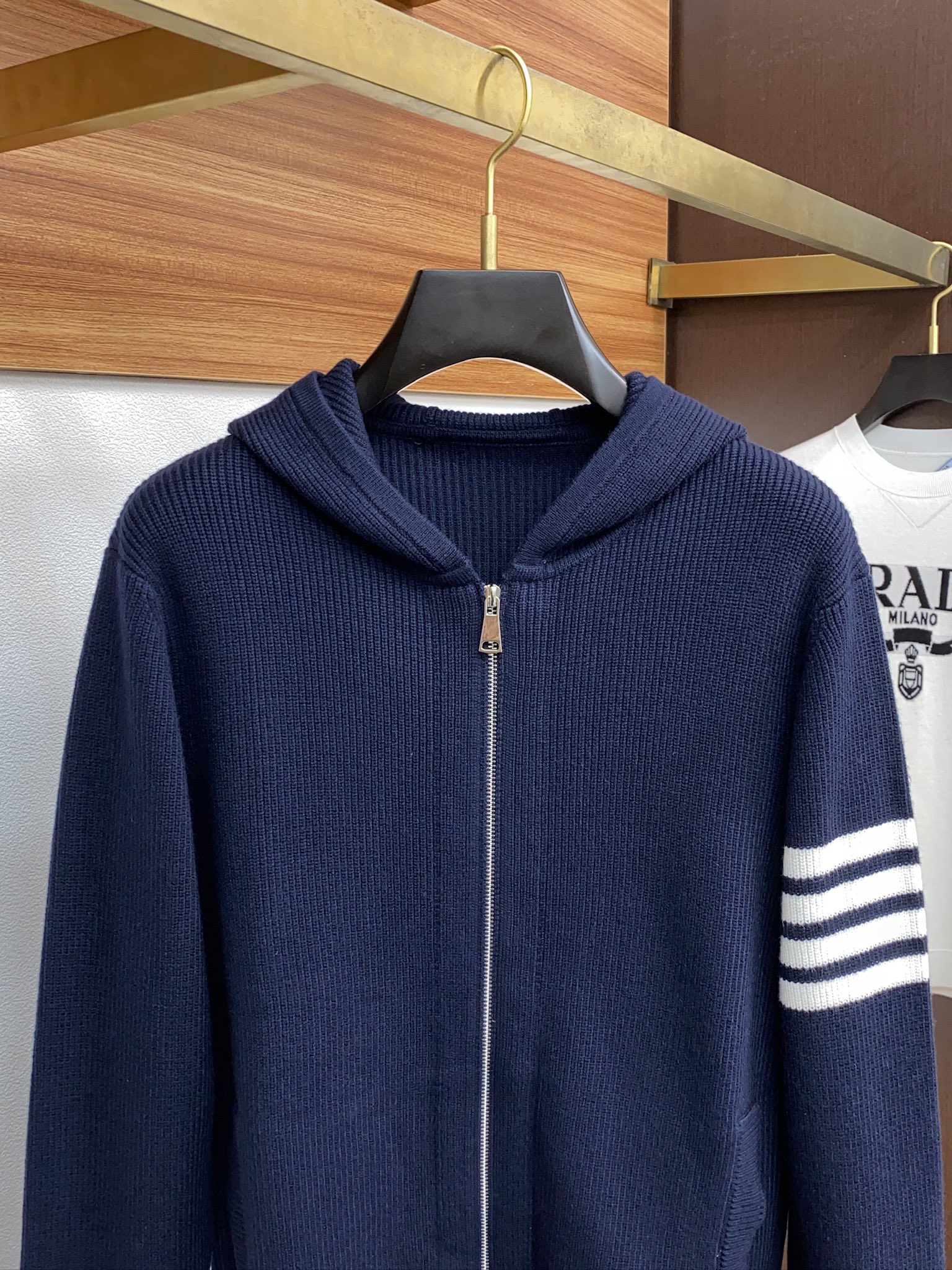 TB 重磅推荐！2025aw秋冬新款 专柜同步 时尚经典基础款百分百羊毛拉链毛衣开衫 秋冬必备款 采用针