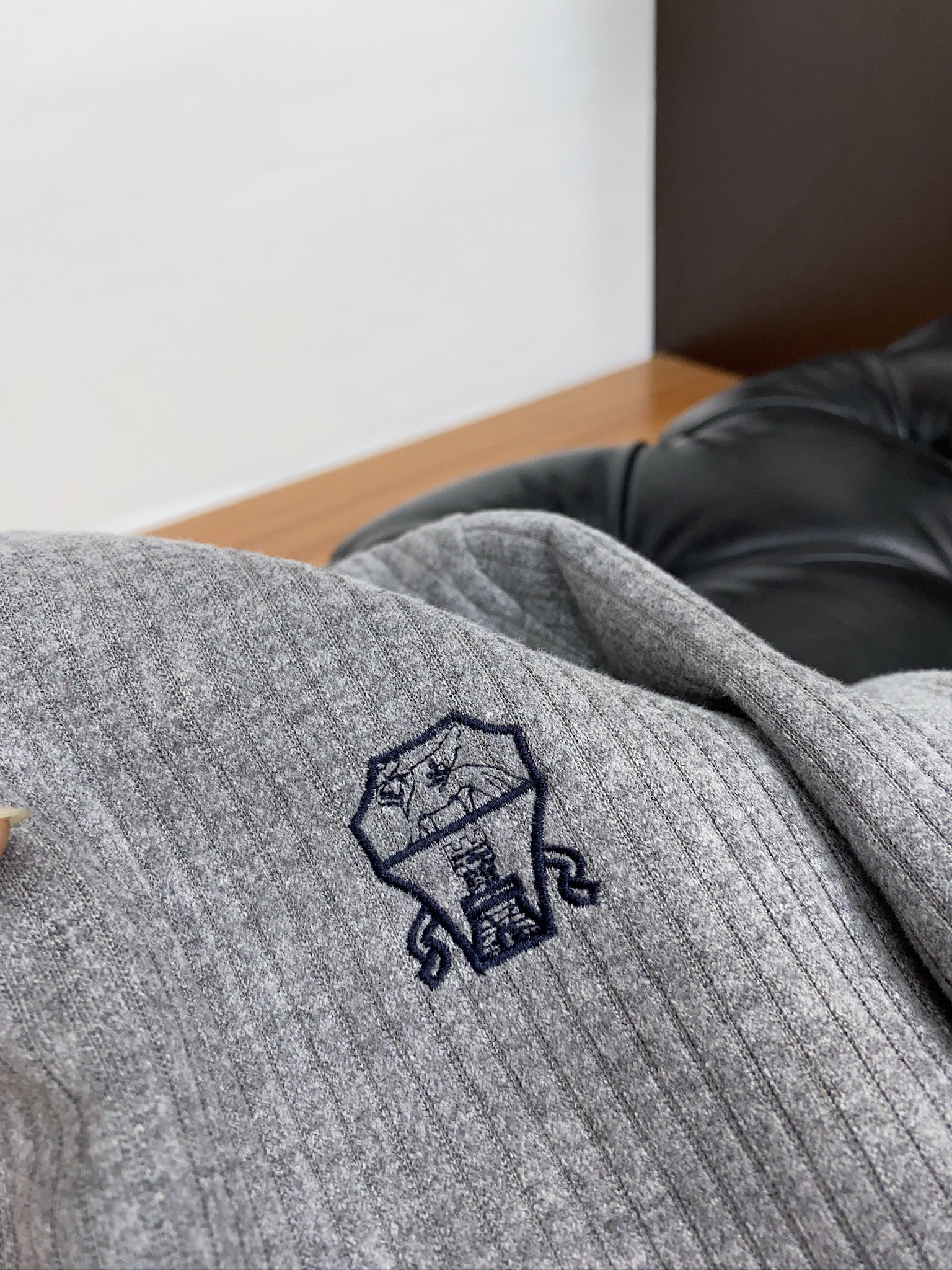 2024 New Hooded Jacket with Customizable Fabric and Stylish Design - 图片 6