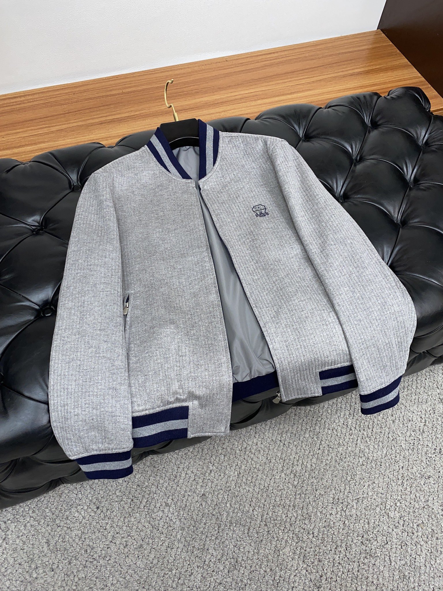 2024 New Hooded Jacket with Customizable Fabric and Stylish Design - 图片 7