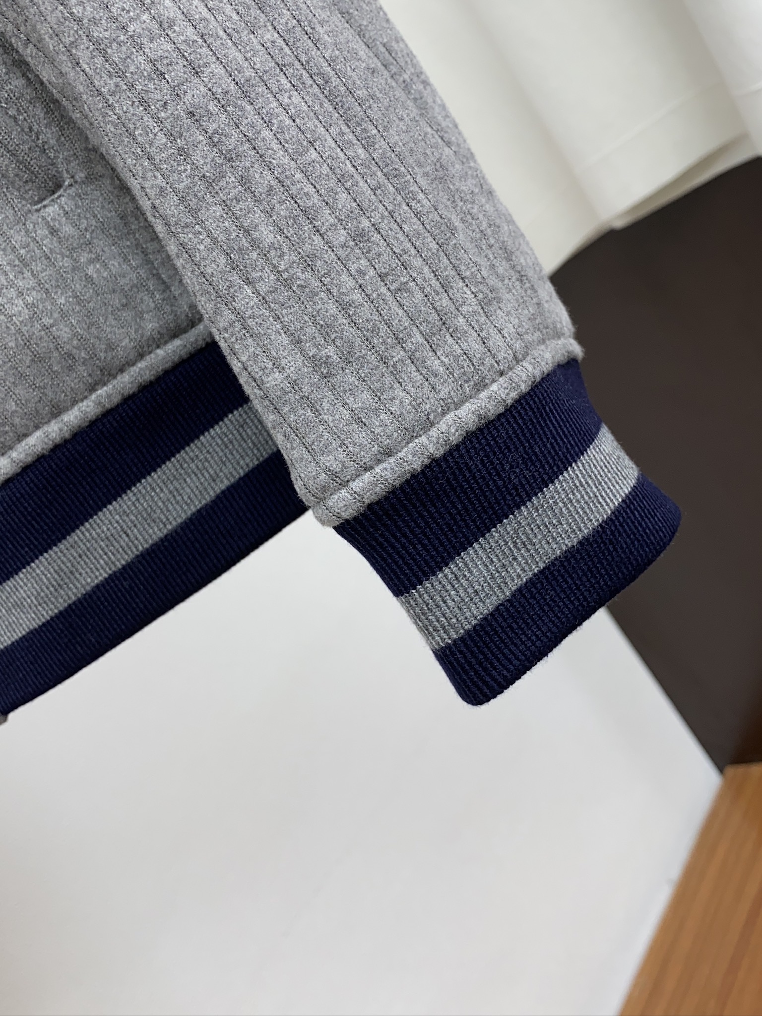 2024 New Hooded Jacket with Customizable Fabric and Stylish Design - 图片 5