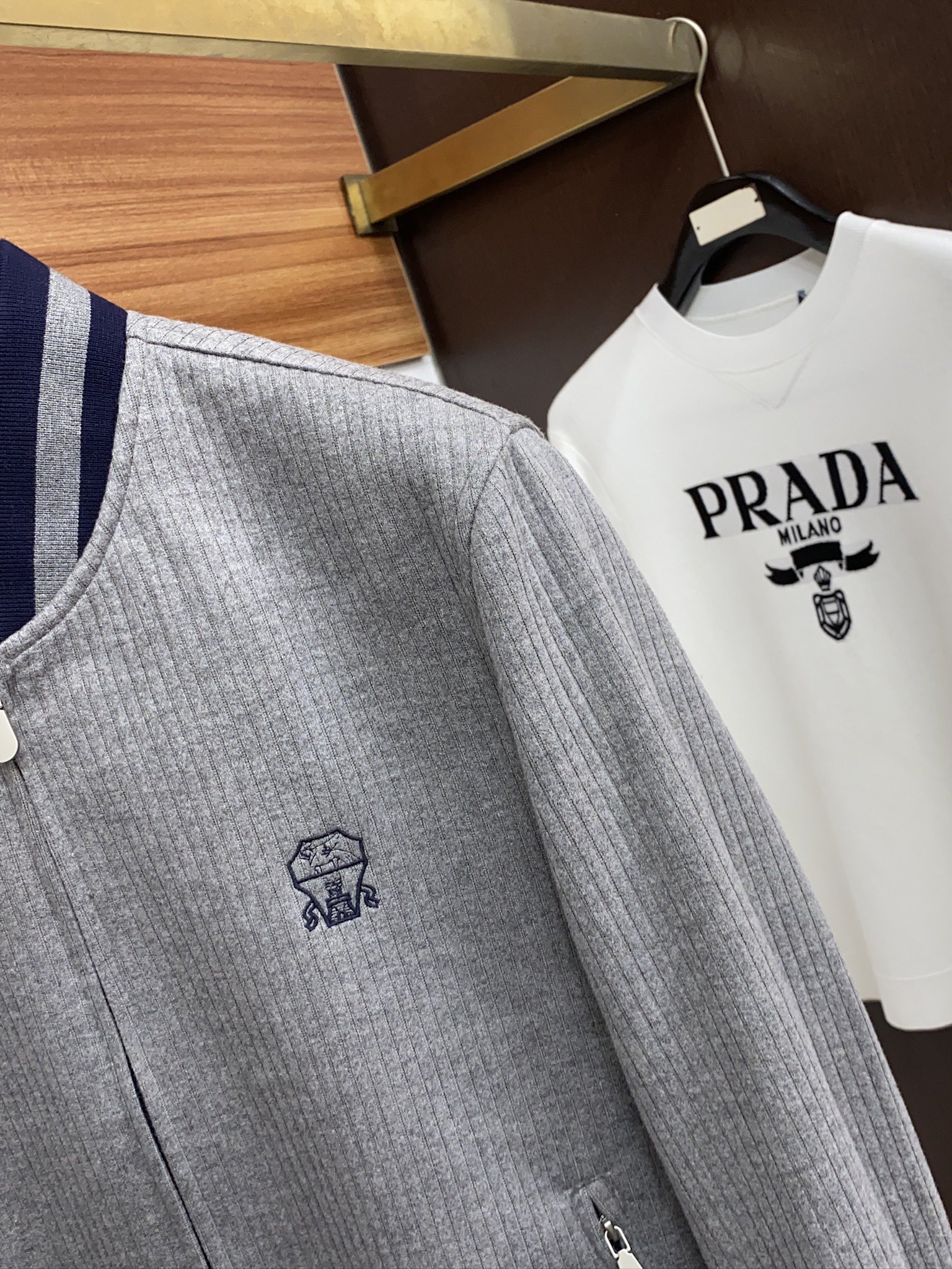 2024 New Hooded Jacket with Customizable Fabric and Stylish Design - 图片 4