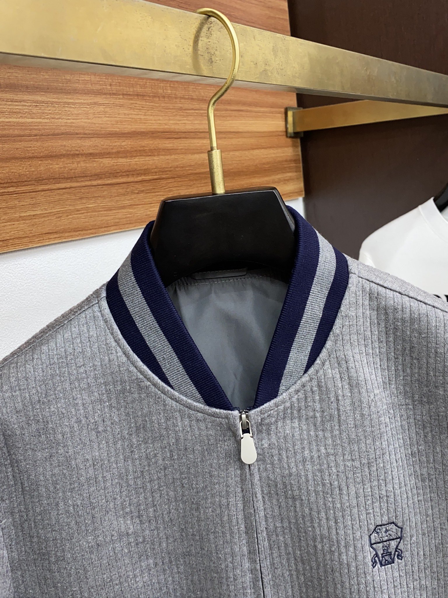 2024 New Hooded Jacket with Customizable Fabric and Stylish Design - 图片 3