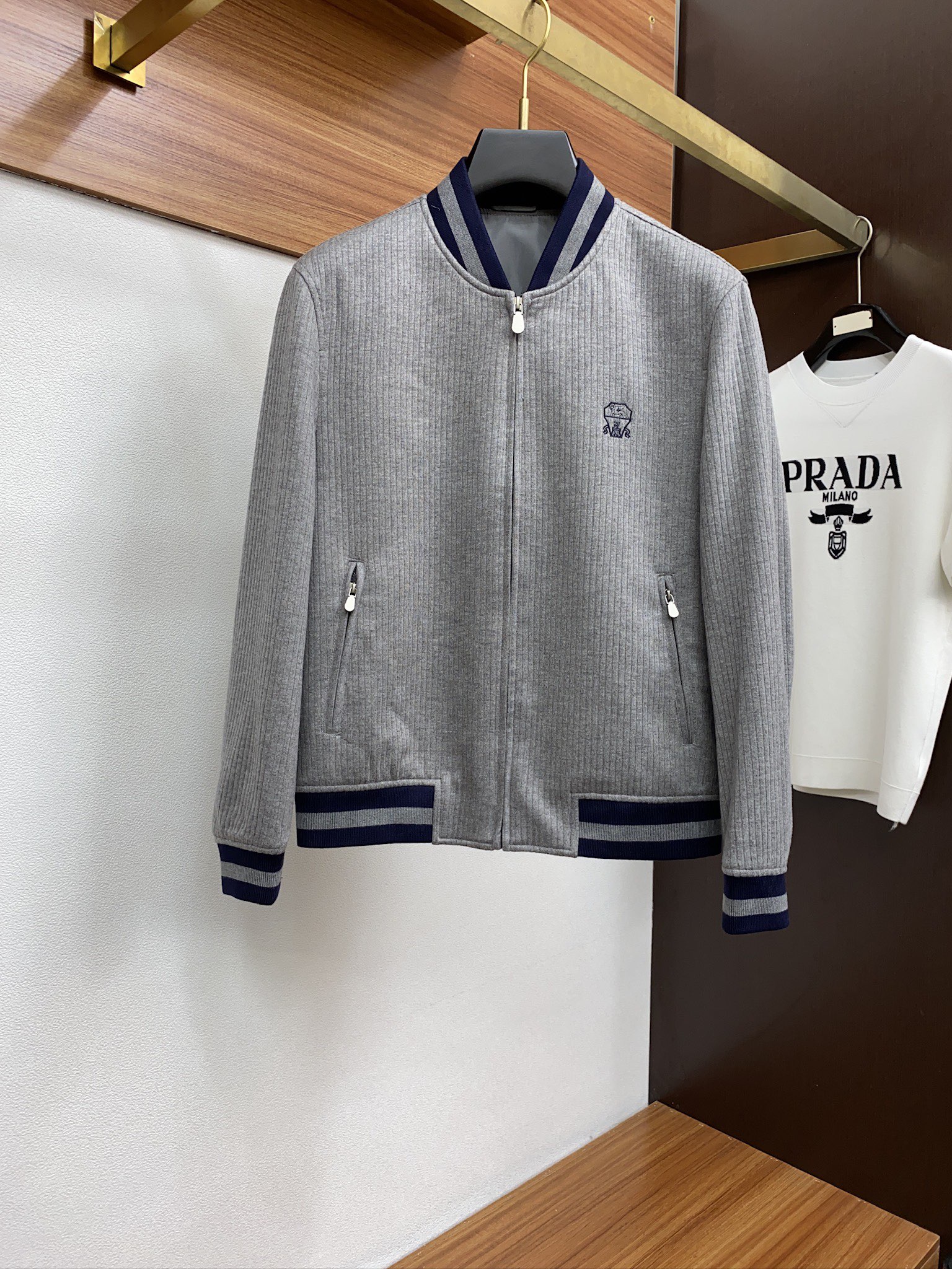 2024 New Hooded Jacket with Customizable Fabric and Stylish Design