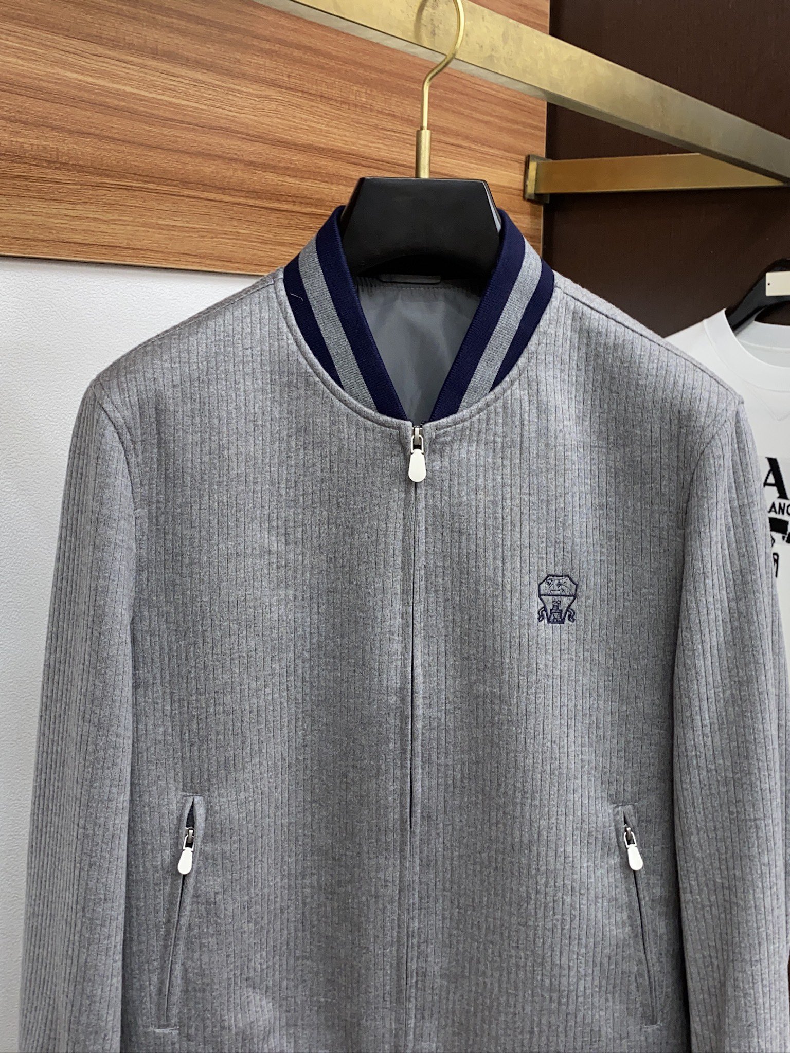 2024 New Hooded Jacket with Customizable Fabric and Stylish Design - 图片 2