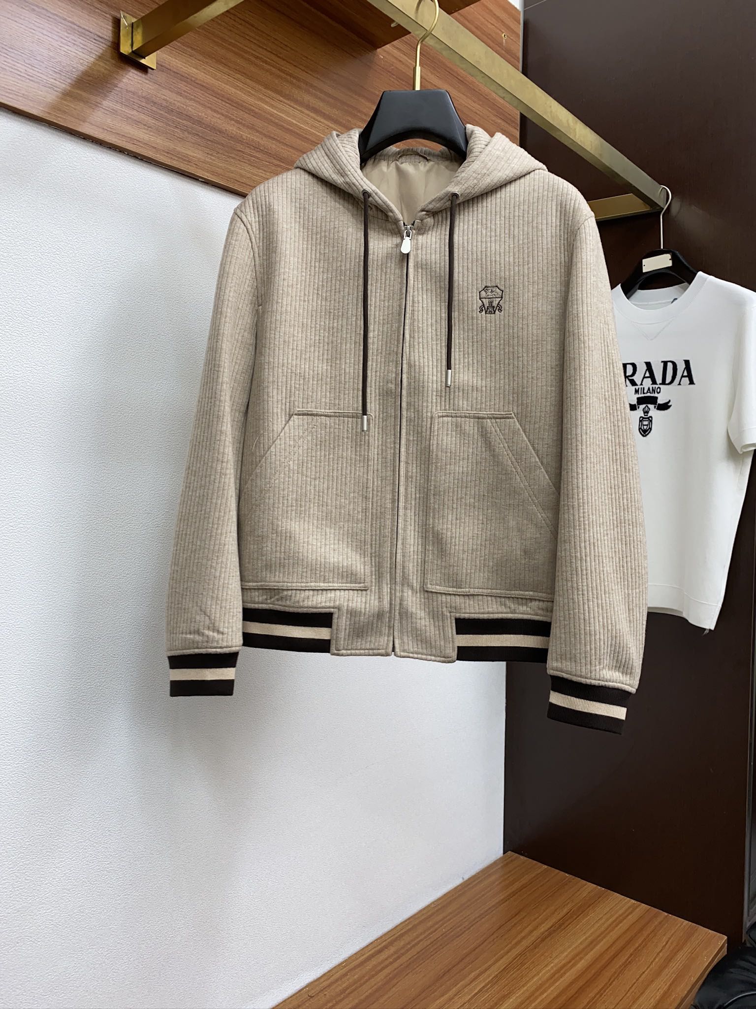 2024 New Hooded Jacket: Customizable, Wrinkle-Resistant, Fashionable Design