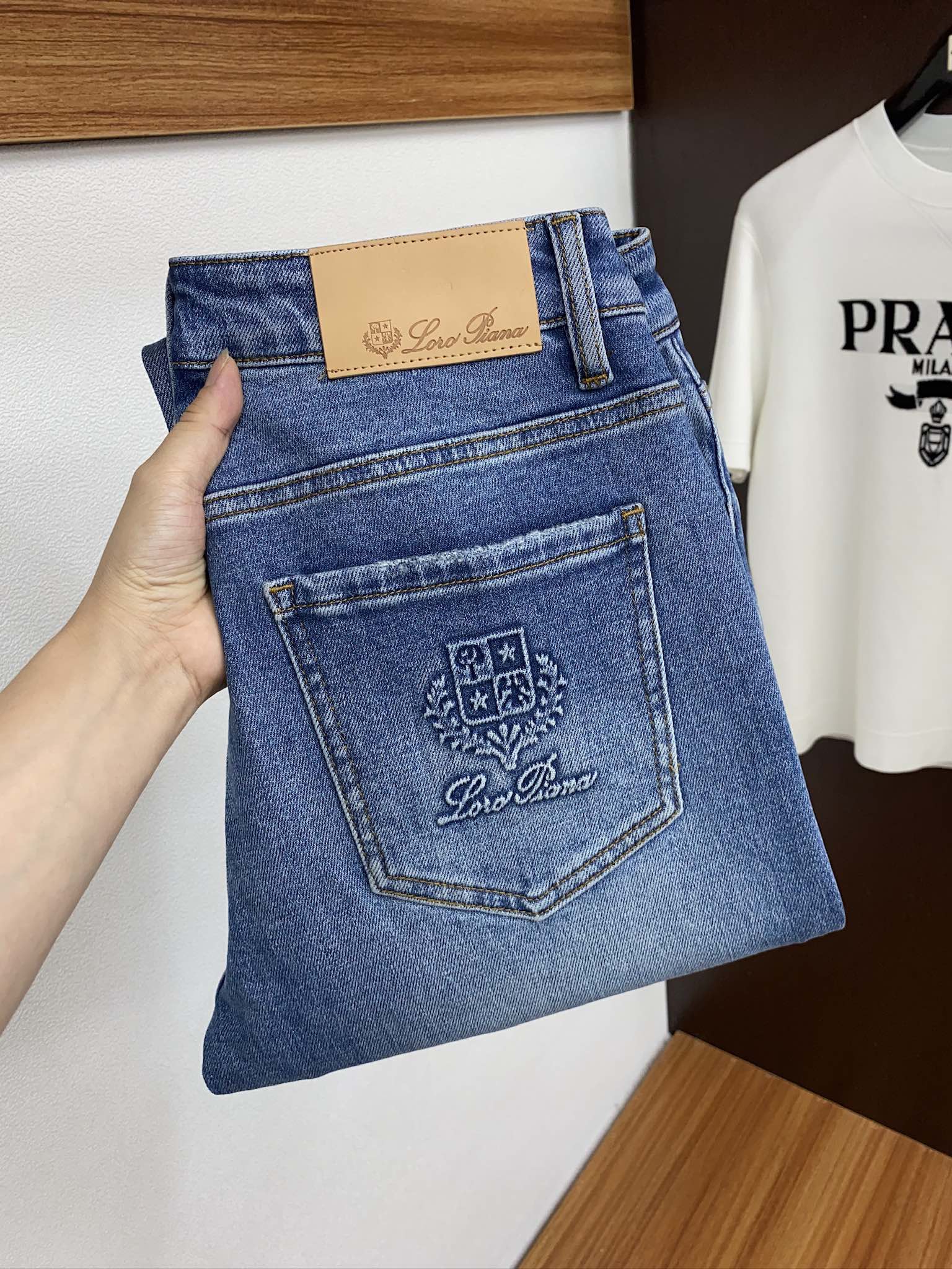 NO:125624,LP new jeans in autumn and winter, exclusive custom denim fabrics for market, scarce fabrics, super comfortable, complex craftsmanship, knitted cows from old age, exclusive custom Japanese original orders, high quality, finished products that can only be made by large-scale washing machines, slim fit, small straight-leg pants, size 29/30/31/32/33/34/36/38,,loro piana,jeans,alexander wang19860909LP 秋冬新款牛仔裤 市场独家订制牛仔面料 稀缺面料 超级舒服 工艺复杂牛仔裤 针织牛从做旧 独家订制日本订制原单 高级品质 只有规模宏大的洗水工才能做出的成品 版型修身显瘦小直脚裤子 码数 29/30/31/32/33/34/36/38,,loro piana,jeans,alexander wang,Men's clothing