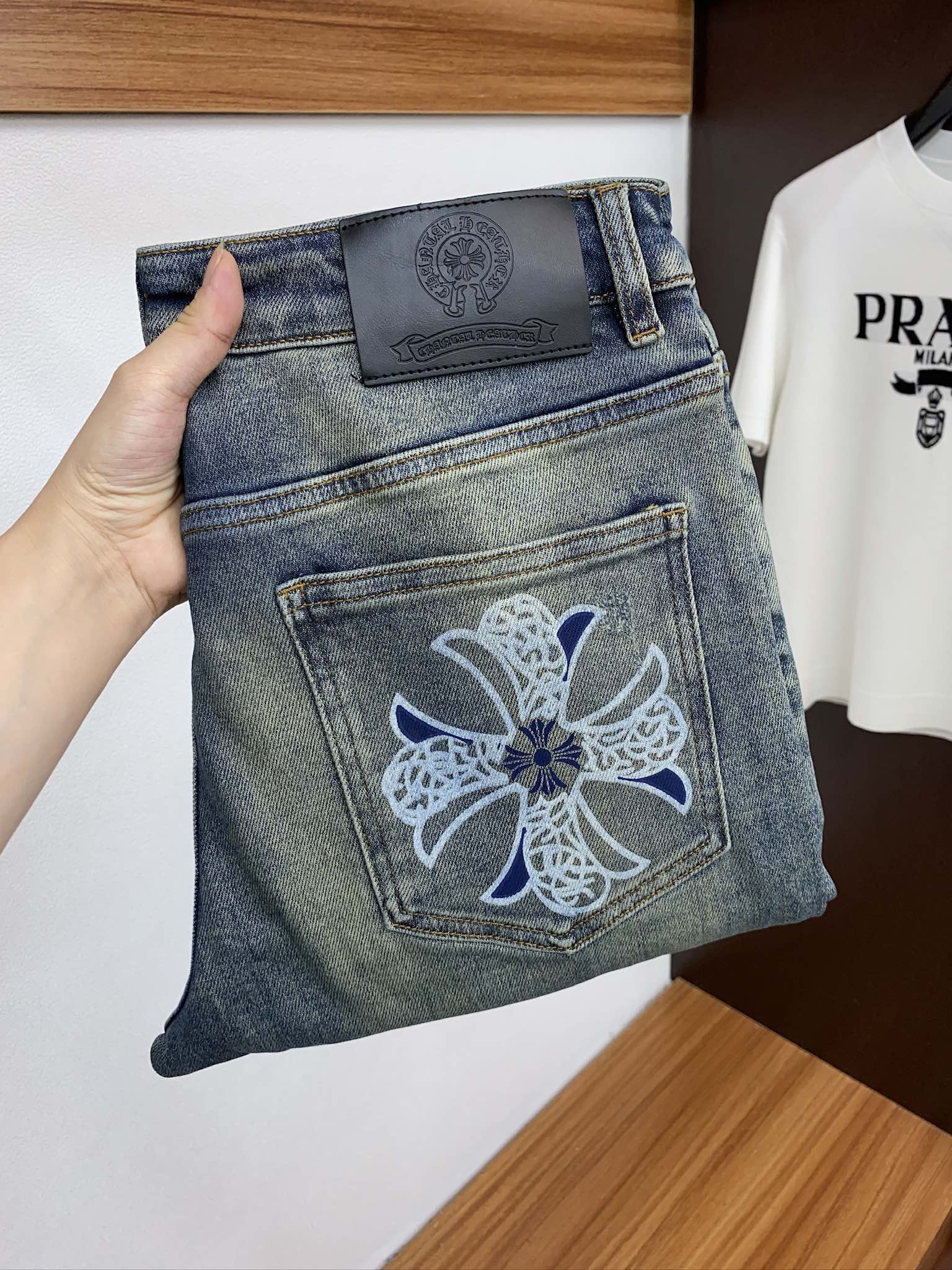 NO:125622,Croxin New autumn and winter jeans Exclusive customized denim fabrics Scarce fabrics Super comfortable Complex craftsmanship Jeans Knitted cows from old age Exclusive customized Japanese custom original orders Advanced quality Finished products Only large-scale washing machines Slim fit and slim small straight-leg pants Size 29/30/31/32/33/34/36/38,,chrome hearts,jeans,alexander wang19860909克罗心 秋冬新款牛仔裤 市场独家订制牛仔面料 稀缺面料 超级舒服 工艺复杂牛仔裤 针织牛从做旧 独家订制日本订制原单 高级品质 只有规模宏大的洗水工才能做出的成品 版型修身显瘦小直脚裤子 码数 29/30/31/32/33/34/36/38,,chrome hearts,jeans,alexander wang,Men's clothing