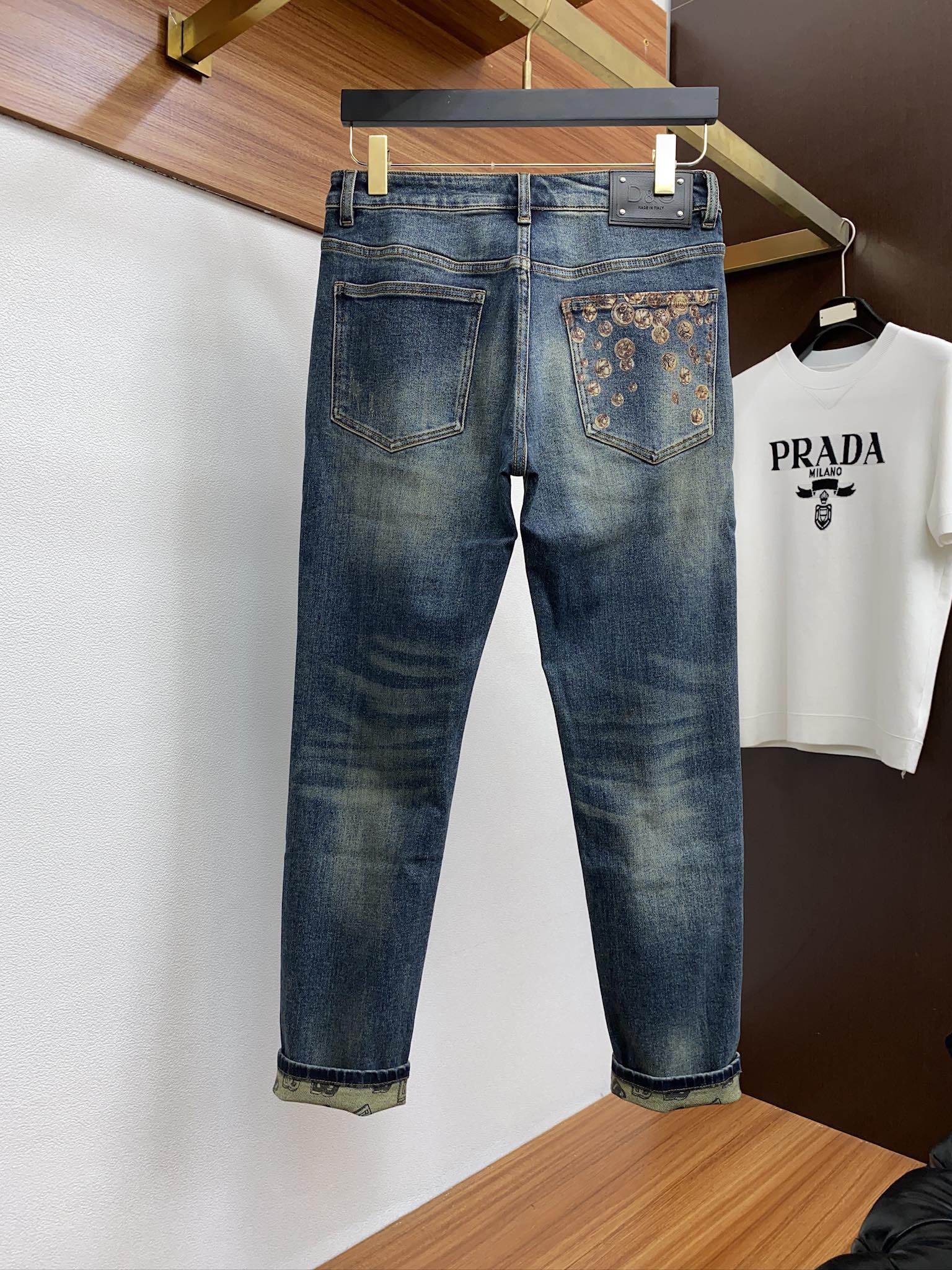  DG 秋冬新款牛仔裤 市场独家订制牛仔面料 稀缺面料 超级舒服 工艺复杂牛仔裤 针织牛从做旧 独家订制