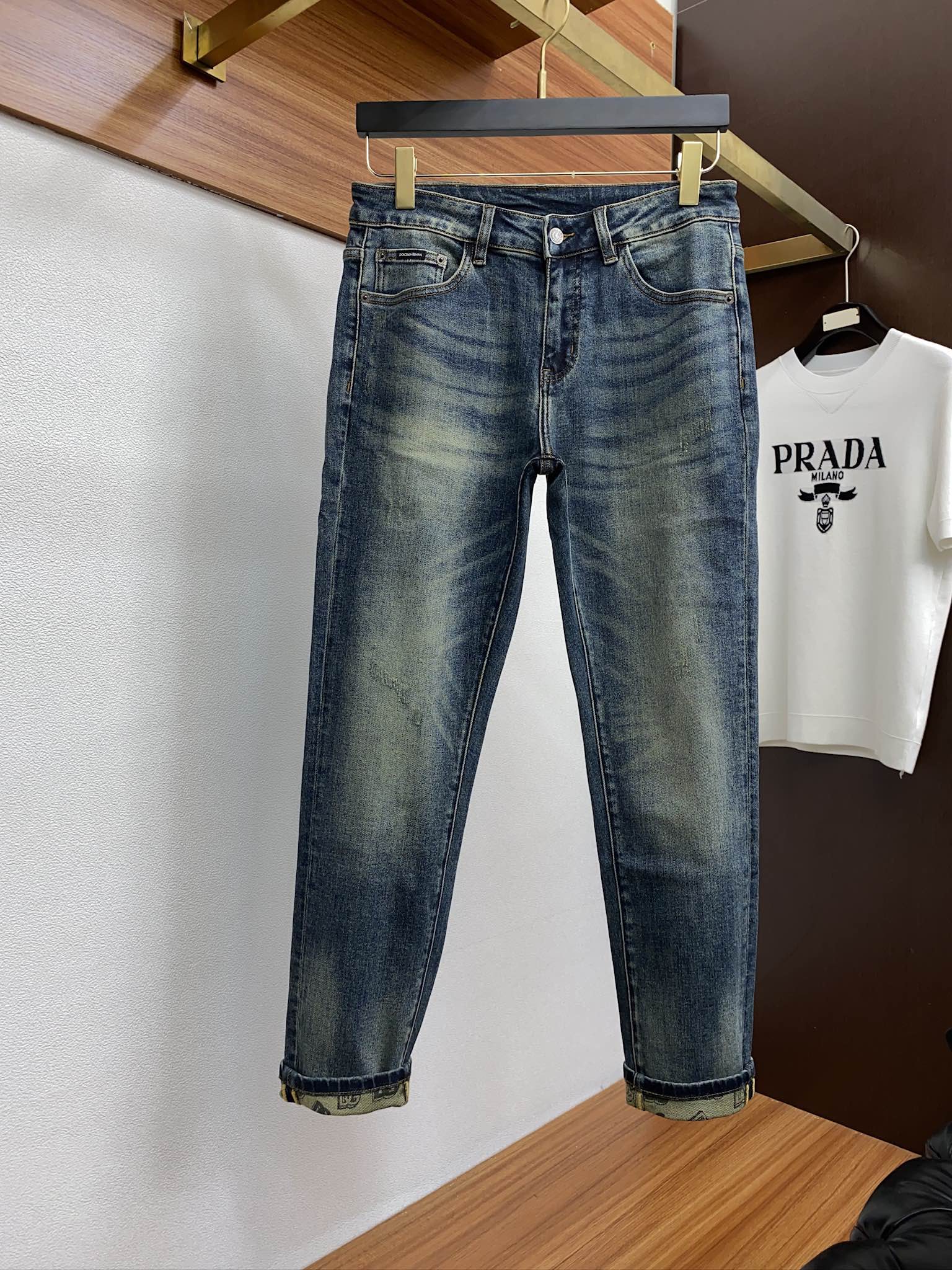  DG 秋冬新款牛仔裤 市场独家订制牛仔面料 稀缺面料 超级舒服 工艺复杂牛仔裤 针织牛从做旧 独家订制