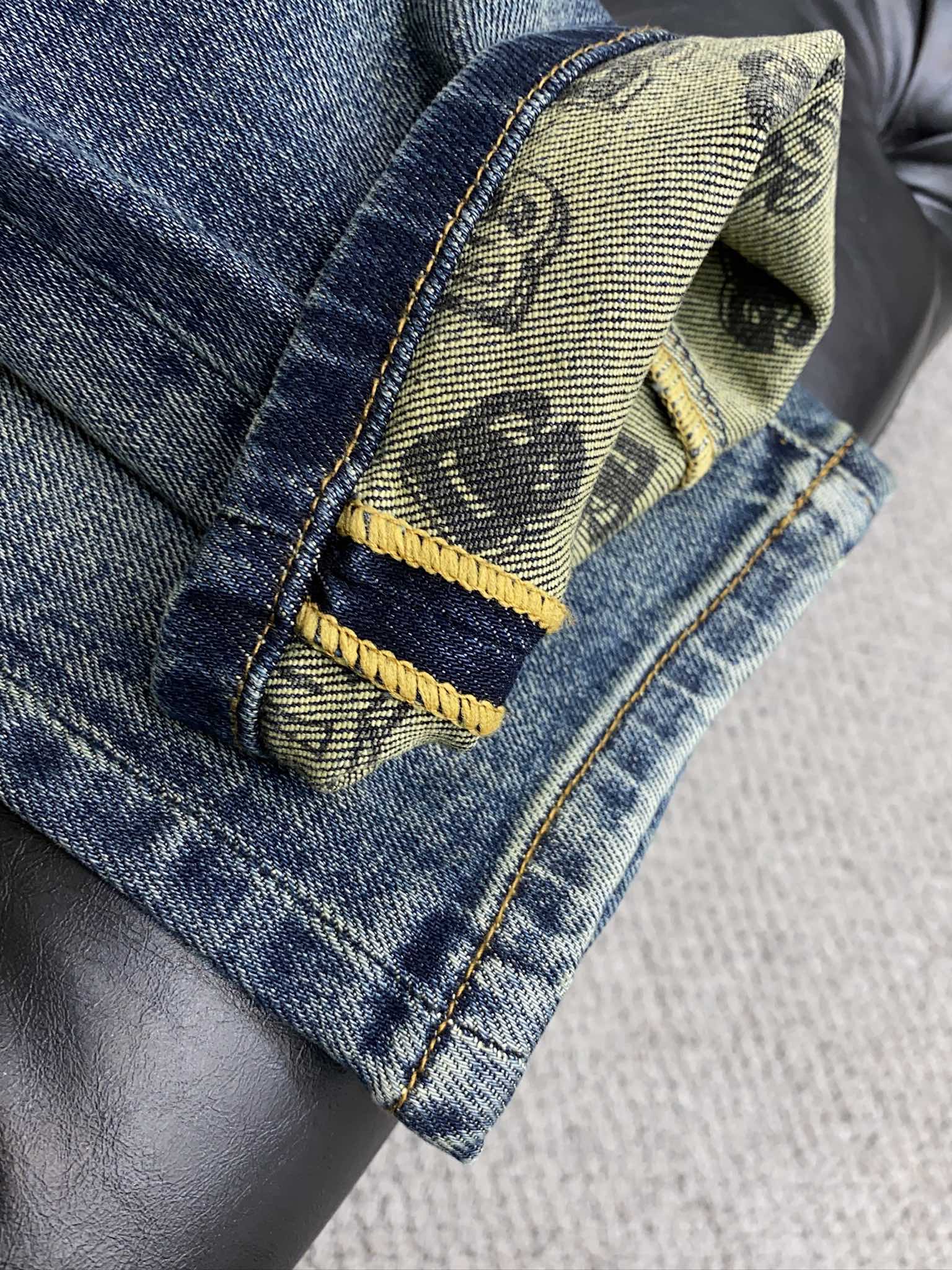  DG 秋冬新款牛仔裤 市场独家订制牛仔面料 稀缺面料 超级舒服 工艺复杂牛仔裤 针织牛从做旧 独家订制