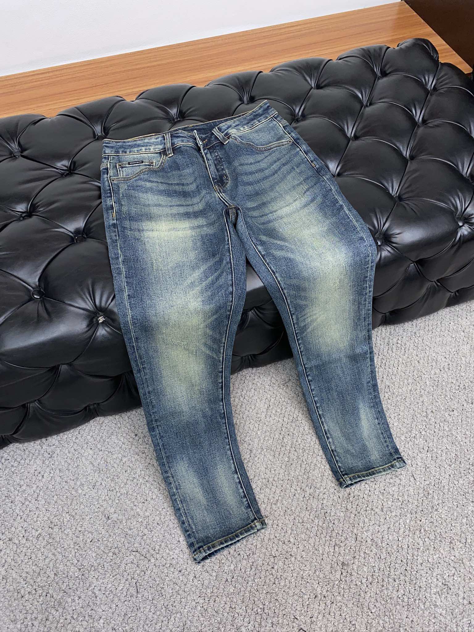  DG 秋冬新款牛仔裤 市场独家订制牛仔面料 稀缺面料 超级舒服 工艺复杂牛仔裤 针织牛从做旧 独家订制