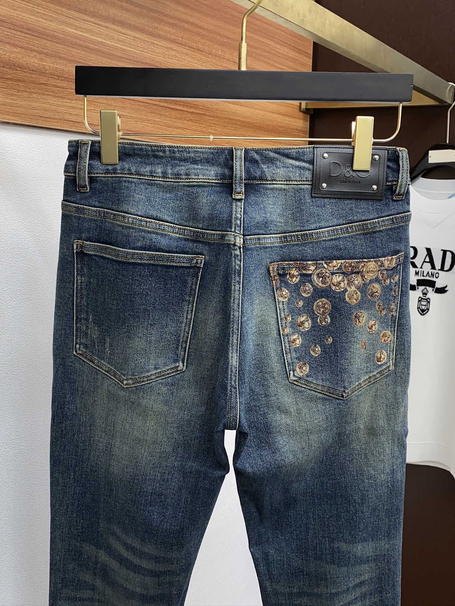  DG 秋冬新款牛仔裤 市场独家订制牛仔面料 稀缺面料 超级舒服 工艺复杂牛仔裤 针织牛从做旧 独家订制