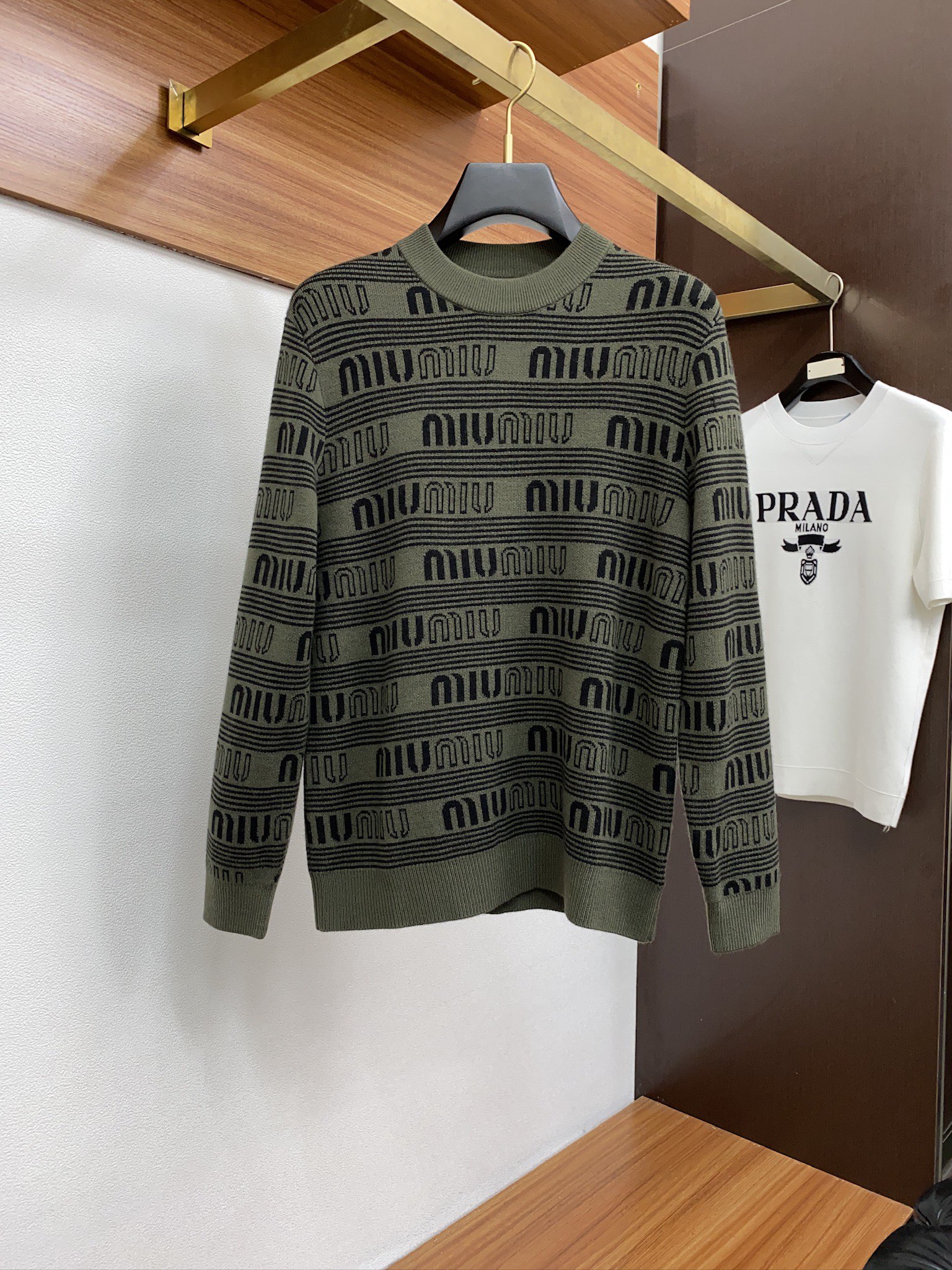 缪缪 2025秋冬新款百分百羊毛毛衣 简约百搭款精致工艺定制加厚羊毛面料 顶级元素融合打造，潮男时尚，无