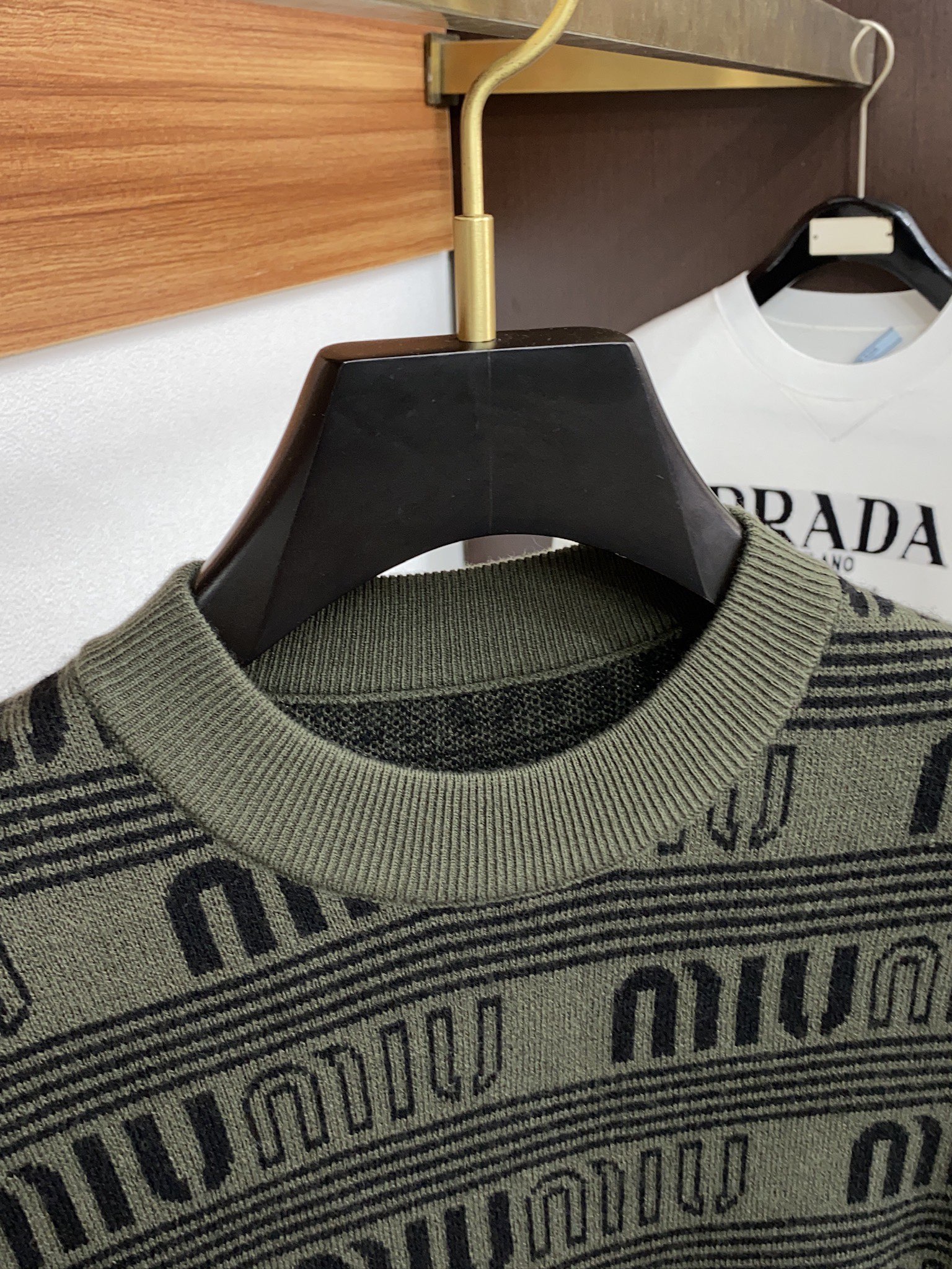 缪缪 2025秋冬新款百分百羊毛毛衣 简约百搭款精致工艺定制加厚羊毛面料 顶级元素融合打造，潮男时尚，无