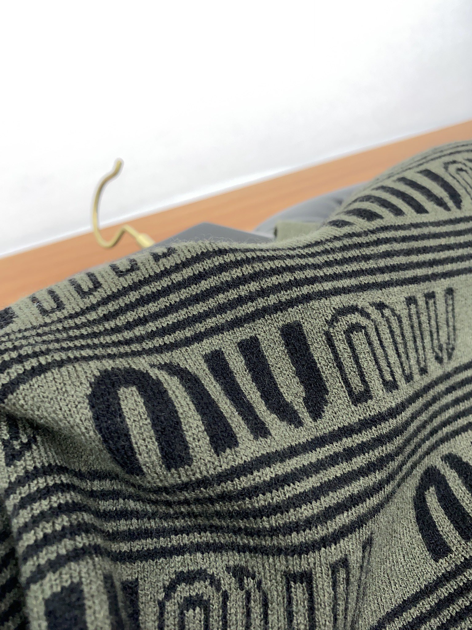 缪缪 2025秋冬新款百分百羊毛毛衣 简约百搭款精致工艺定制加厚羊毛面料 顶级元素融合打造，潮男时尚，无