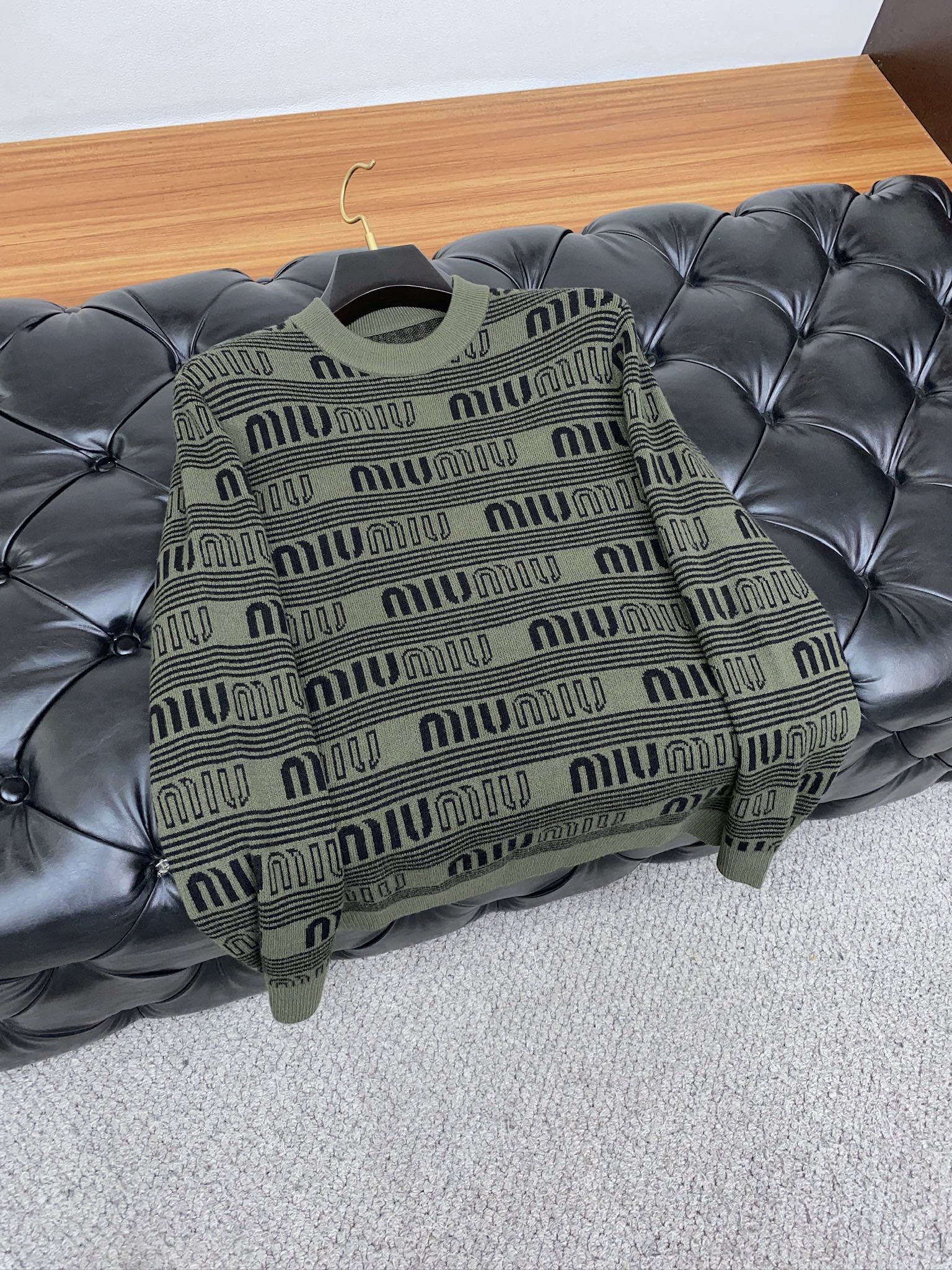 缪缪 2025秋冬新款百分百羊毛毛衣 简约百搭款精致工艺定制加厚羊毛面料 顶级元素融合打造，潮男时尚，无