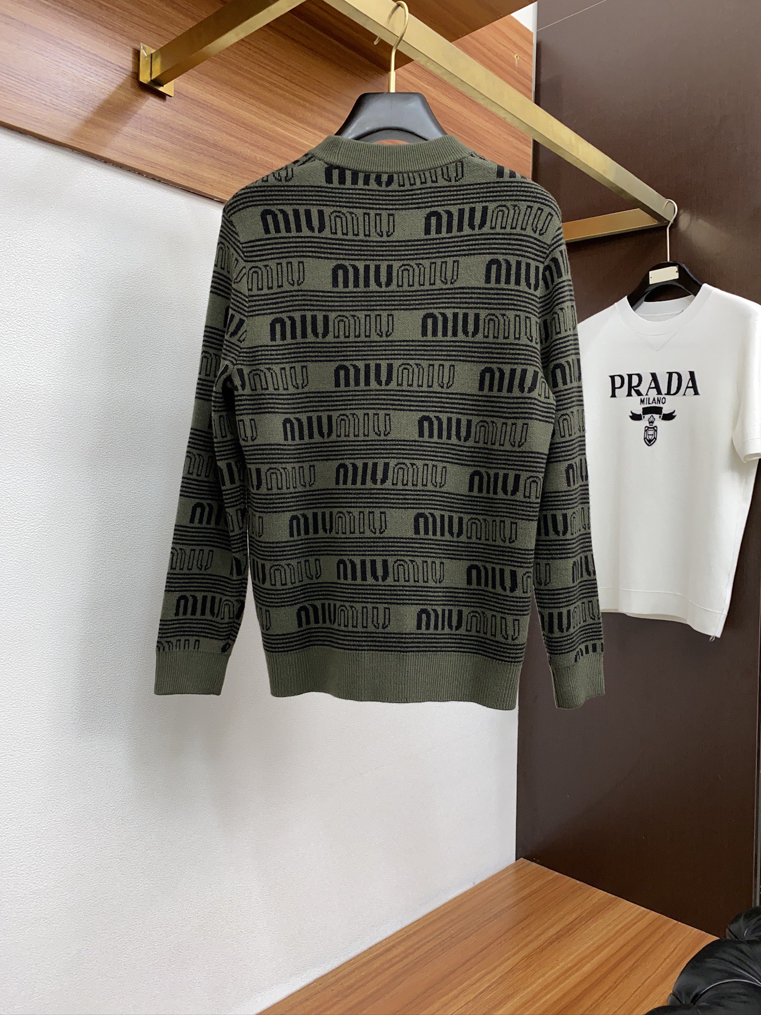 缪缪 2025秋冬新款百分百羊毛毛衣 简约百搭款精致工艺定制加厚羊毛面料 顶级元素融合打造，潮男时尚，无