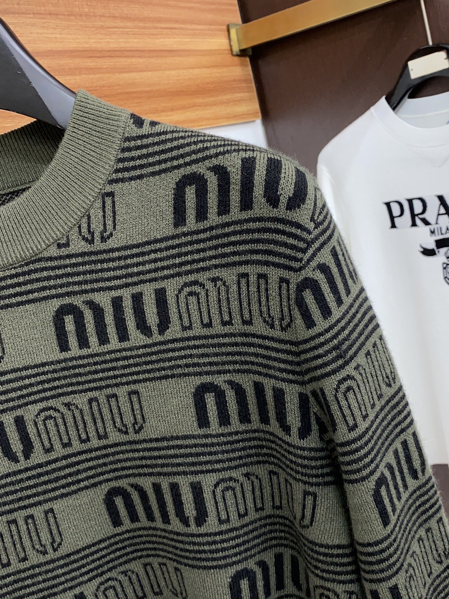 缪缪 2025秋冬新款百分百羊毛毛衣 简约百搭款精致工艺定制加厚羊毛面料 顶级元素融合打造，潮男时尚，无