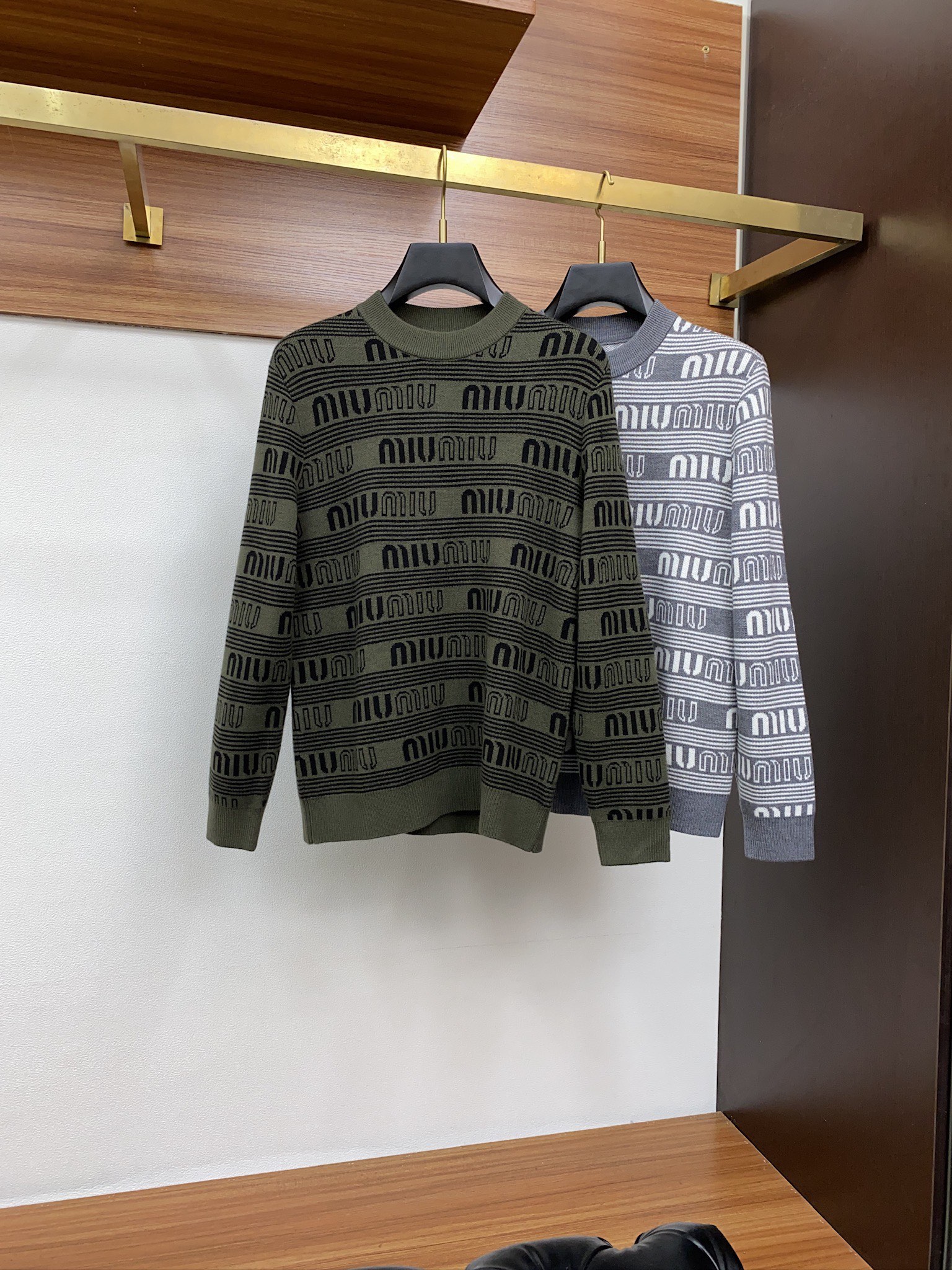 缪缪 2025秋冬新款百分百羊毛毛衣 简约百搭款精致工艺定制加厚羊毛面料 顶级元素融合打造，潮男时尚，无