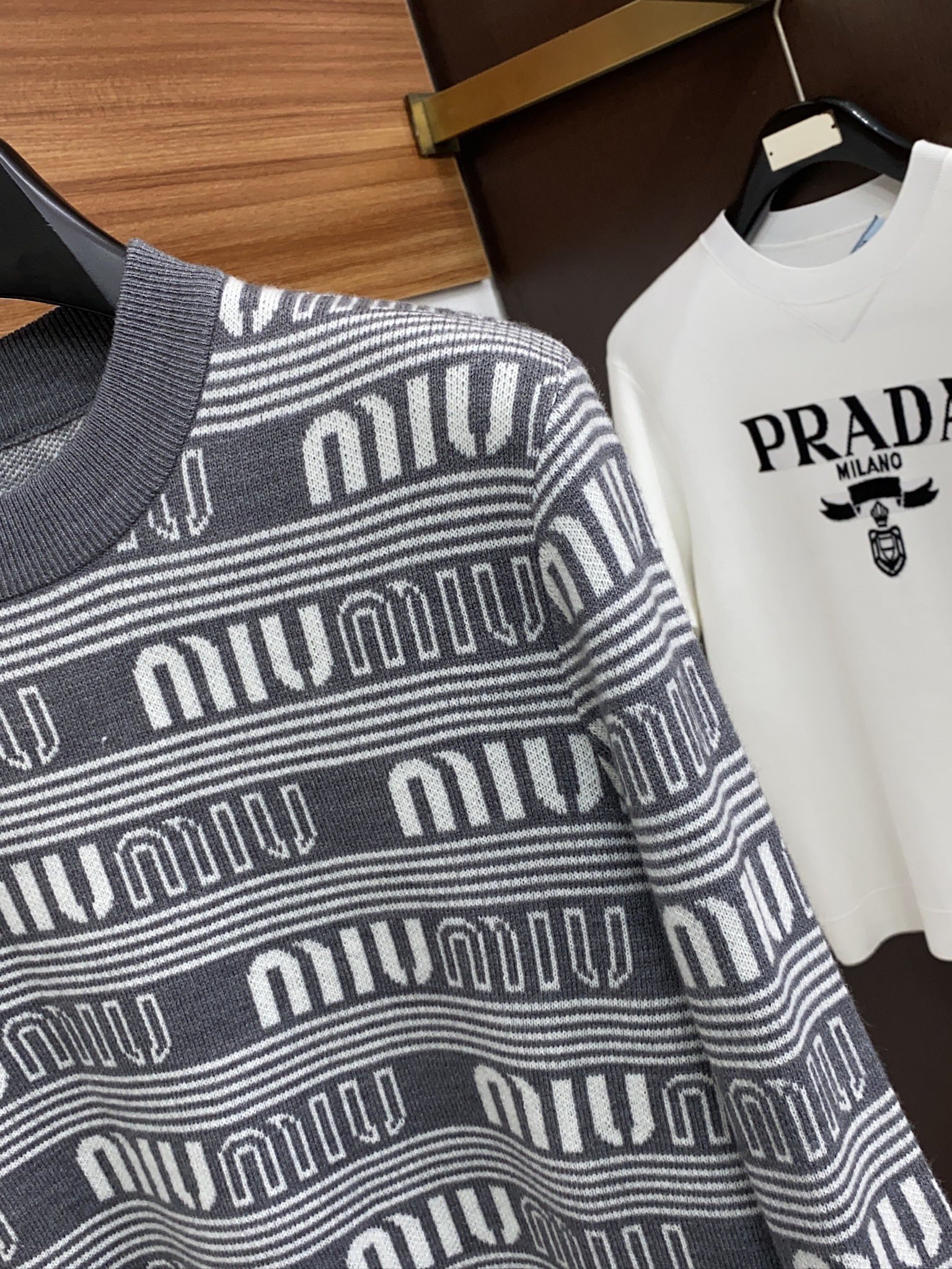 缪缪 2025秋冬新款百分百羊毛毛衣 简约百搭款精致工艺定制加厚羊毛面料 顶级元素融合打造，潮男时尚，无