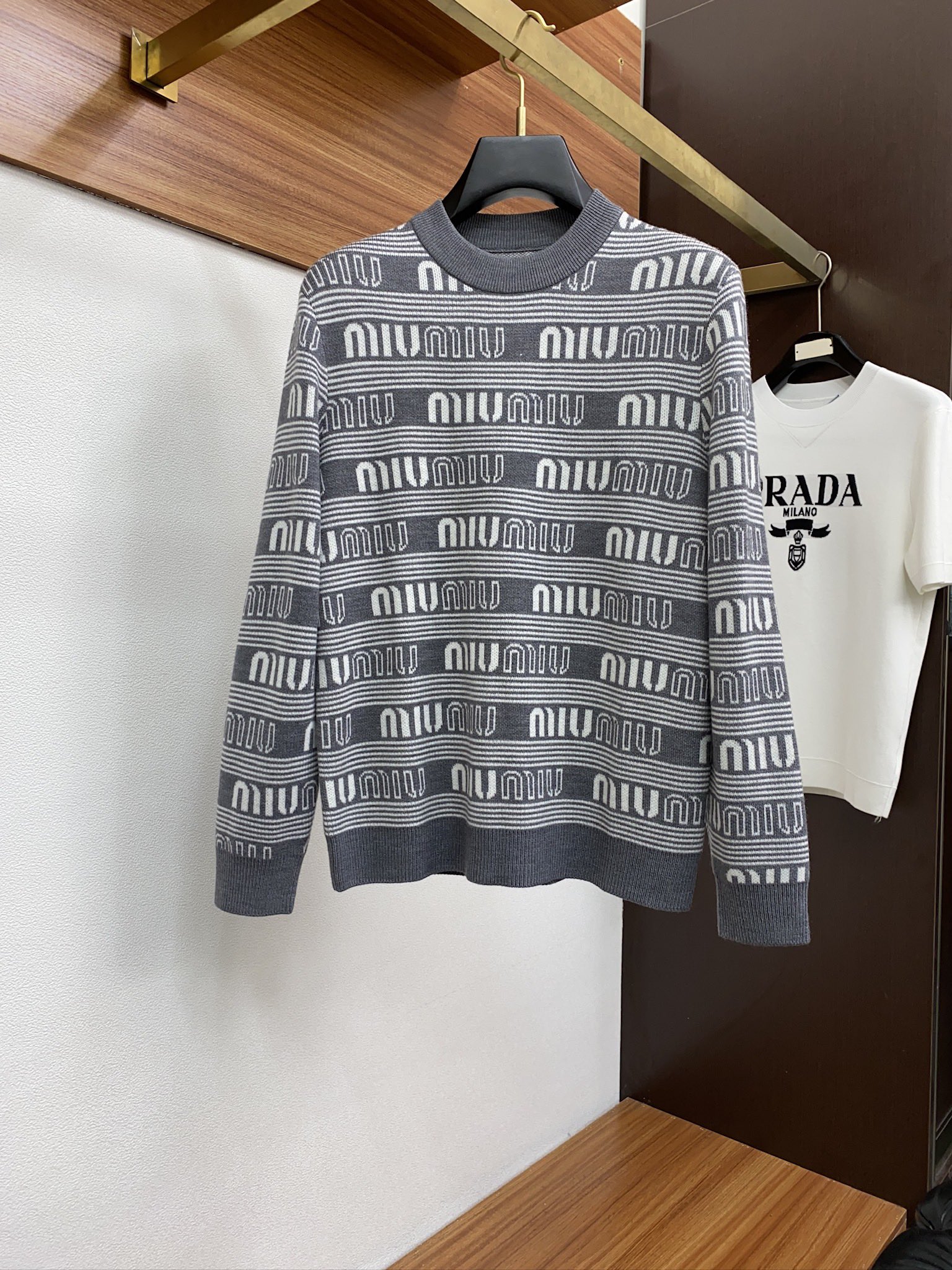 缪缪 2025秋冬新款百分百羊毛毛衣 简约百搭款精致工艺定制加厚羊毛面料 顶级元素融合打造，潮男时尚，无