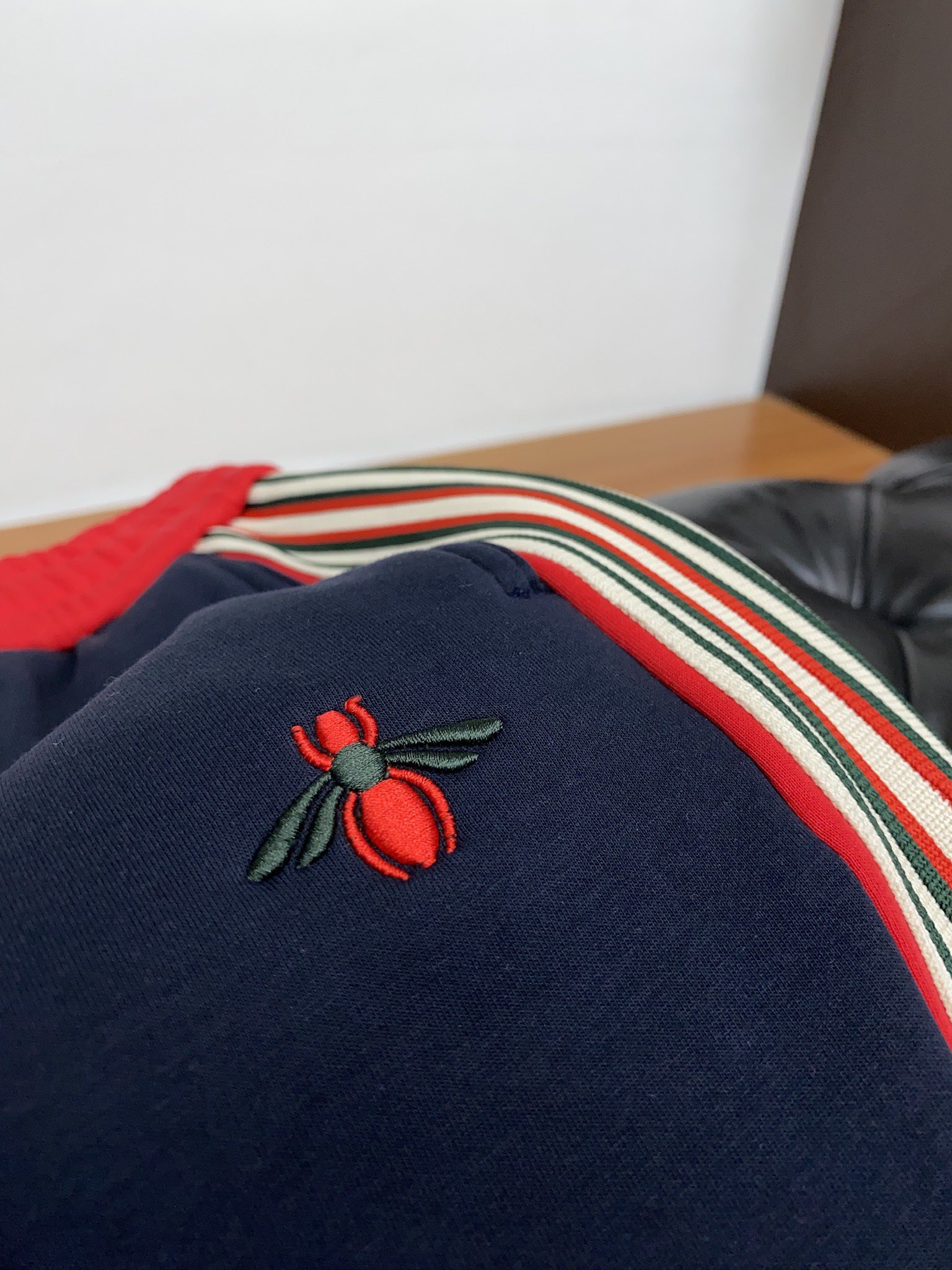 古奇 秋冬男新款工艺休闲裤.加绒裤！经典！！！高端纯棉复合高级不倒绒面料打造.贴身质地柔软又不失筋骨.后