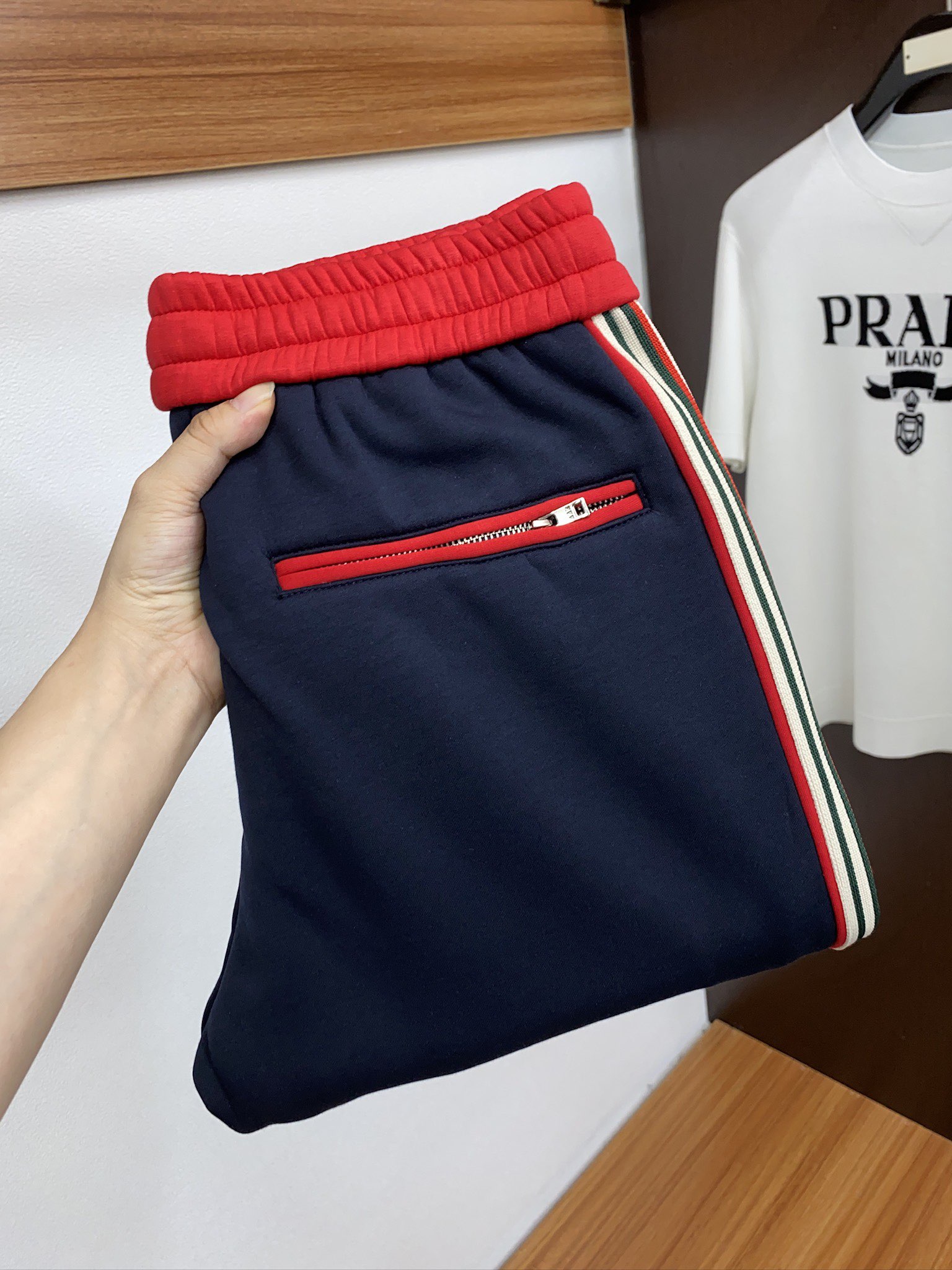 古奇 秋冬男新款工艺休闲裤.加绒裤！经典！！！高端纯棉复合高级不倒绒面料打造.贴身质地柔软又不失筋骨.后