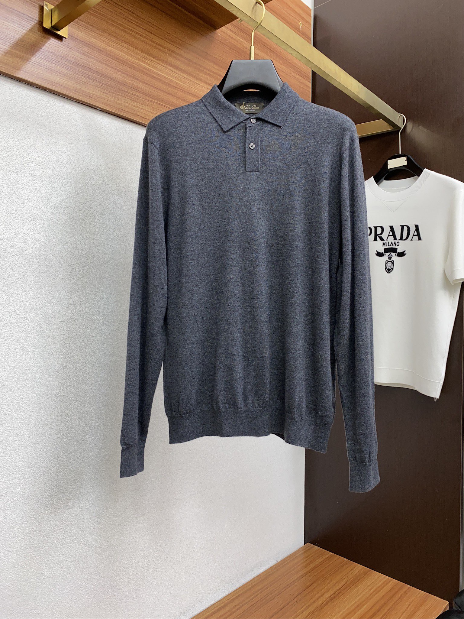 NO:122291,LP 1989ss autumn and winter new products fashion casual lapel business casual basic high-end 100% ultra-fine Meinuo pure wool sweater comfortable and warm!  Anti-pilling does not irritate the skin, can be worn close to the body, luxurious and classic elements design!  There is no too much complex craft. What you play is the fusion of design and material. Simple European style. A must-have for autumn and winter. Counter sizes M-3XL, loro piano, sweaters, alexander wang19860909LP 1989ss秋冬新品时尚休闲翻领商务休闲基础高档百分百超细美诺纯羊毛毛衣 舒适保暖！抗起球不刺激皮肤,可贴身穿,奢华经典元素设计！没有过多复杂的工艺 玩的就是设计与材质的融合 简约的欧风 秋冬季必备 专柜尺码M-3XL,,loro piana,sweaters,alexander wang,Men's clothing