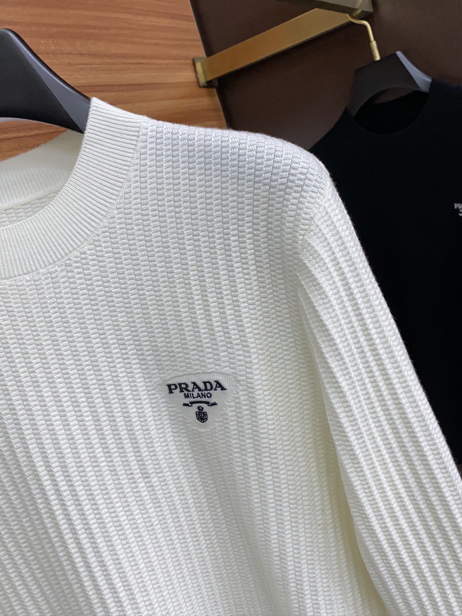 普拉达 重磅推荐！2025aw秋冬新款圆领毛衣 专柜同步 时尚经典基础款百分百羊毛针织衫 秋冬必备款 采