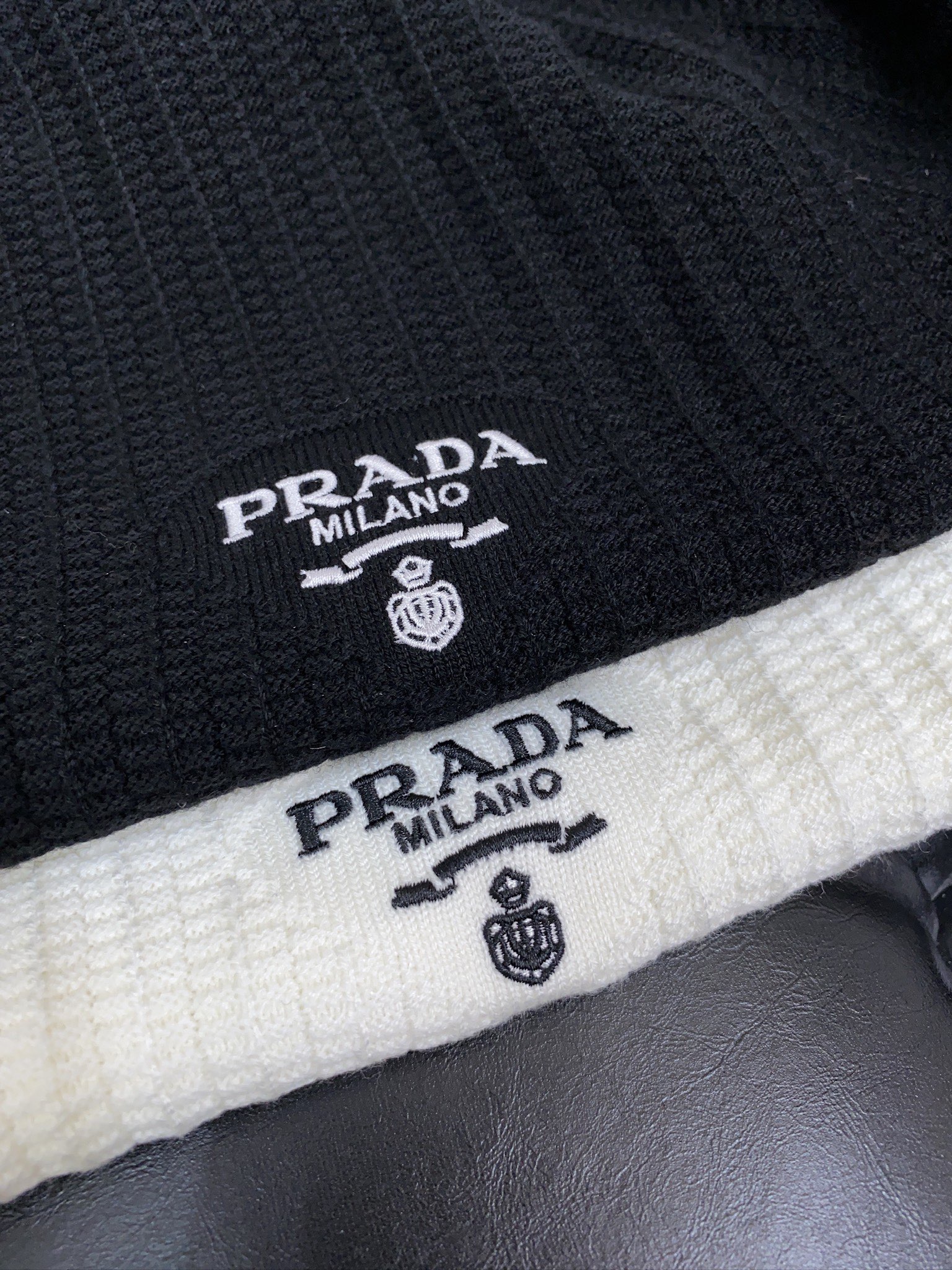 普拉达 重磅推荐！2025aw秋冬新款圆领毛衣 专柜同步 时尚经典基础款百分百羊毛针织衫 秋冬必备款 采