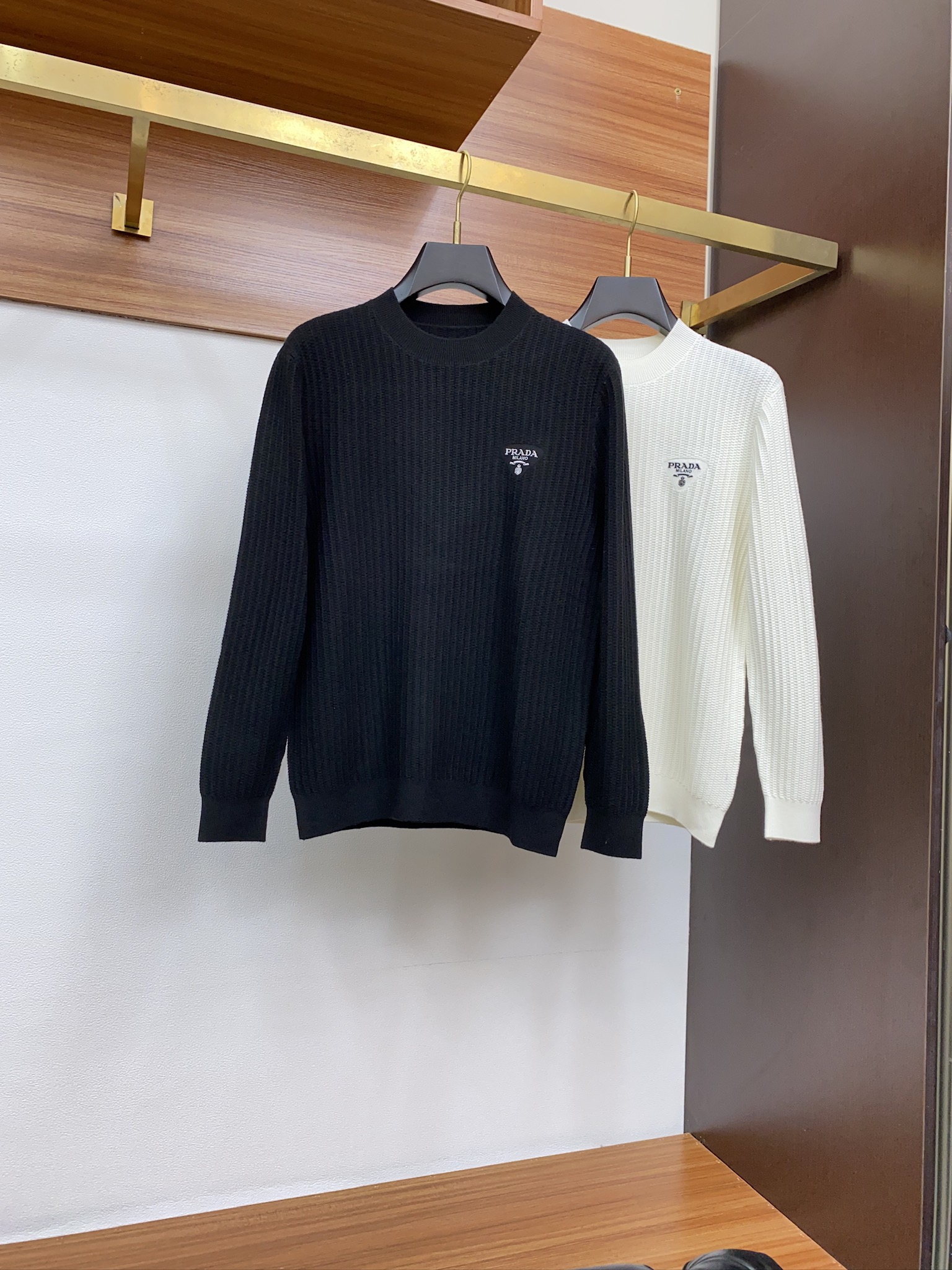 普拉达 重磅推荐！2025aw秋冬新款圆领毛衣 专柜同步 时尚经典基础款百分百羊毛针织衫 秋冬必备款 采