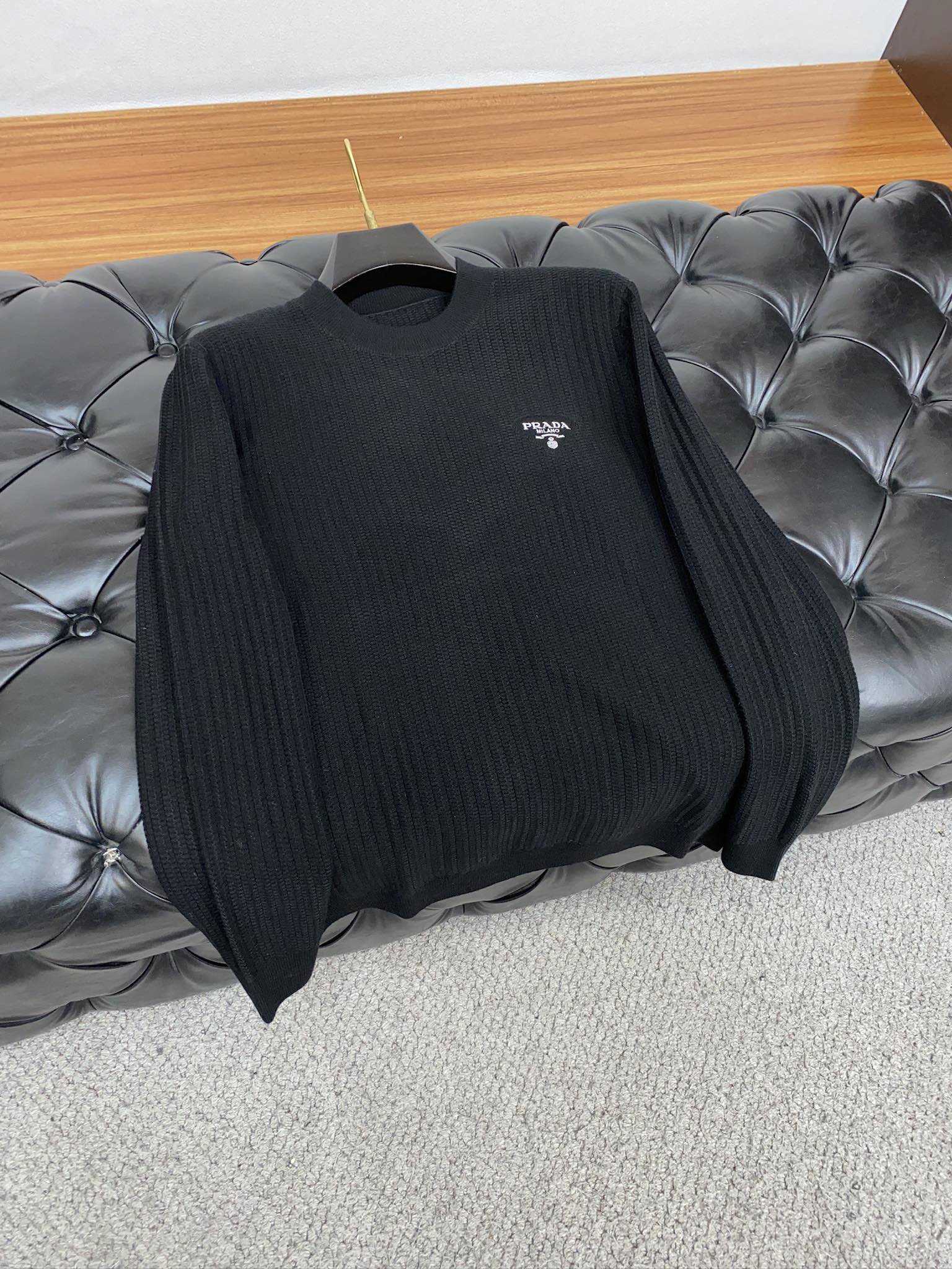 普拉达 重磅推荐！2025aw秋冬新款圆领毛衣 专柜同步 时尚经典基础款百分百羊毛针织衫 秋冬必备款 采