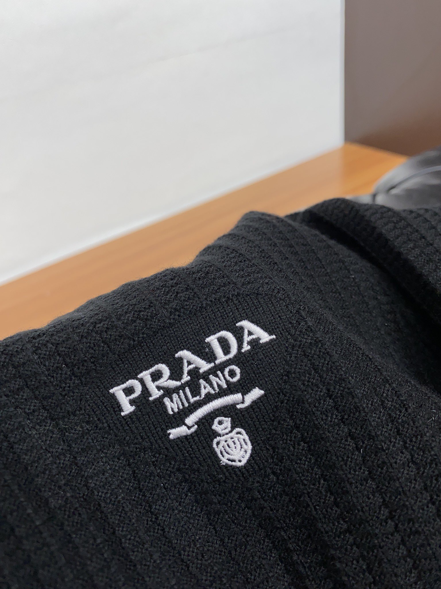 普拉达 重磅推荐！2025aw秋冬新款圆领毛衣 专柜同步 时尚经典基础款百分百羊毛针织衫 秋冬必备款 采