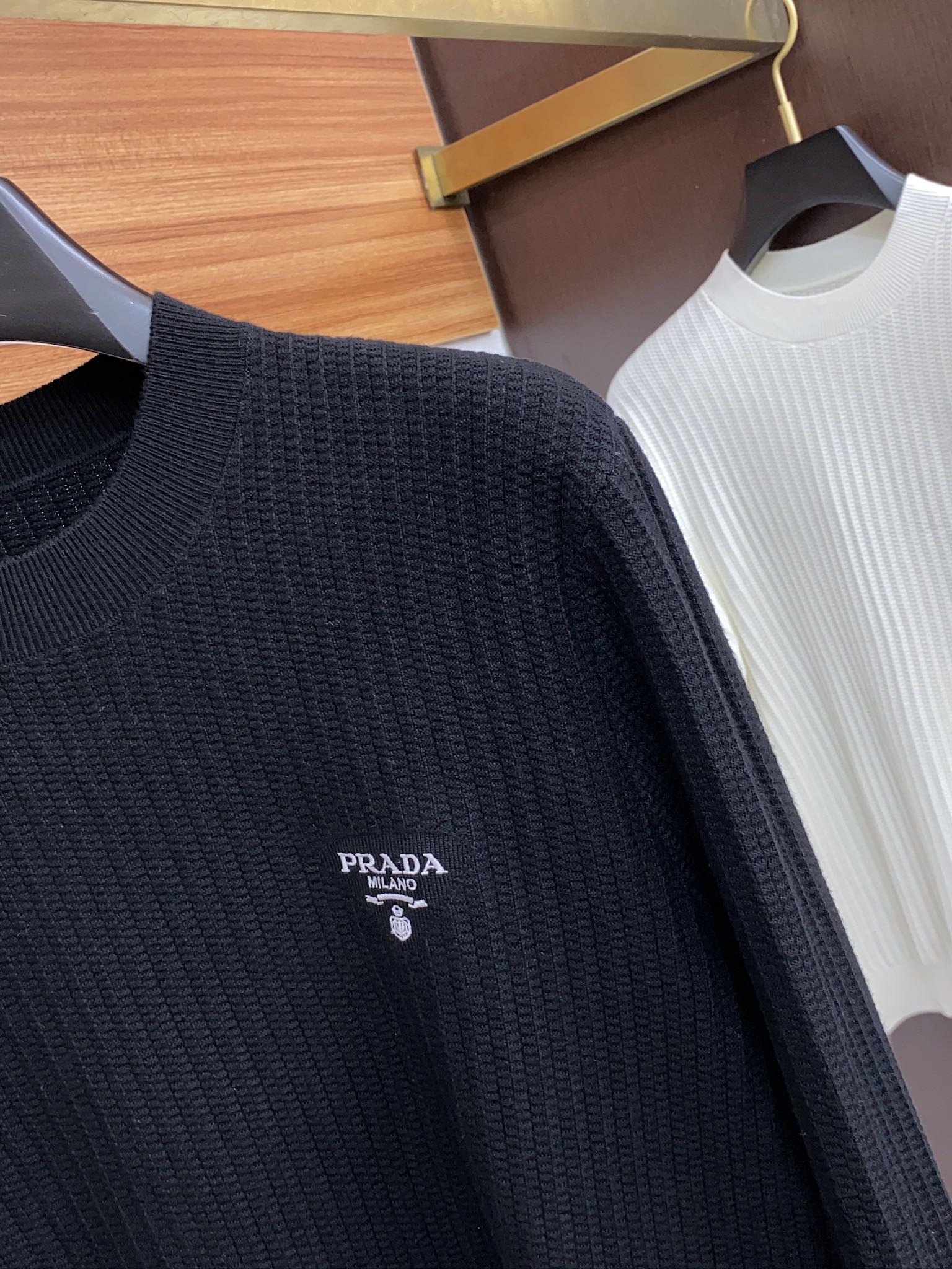 普拉达 重磅推荐！2025aw秋冬新款圆领毛衣 专柜同步 时尚经典基础款百分百羊毛针织衫 秋冬必备款 采