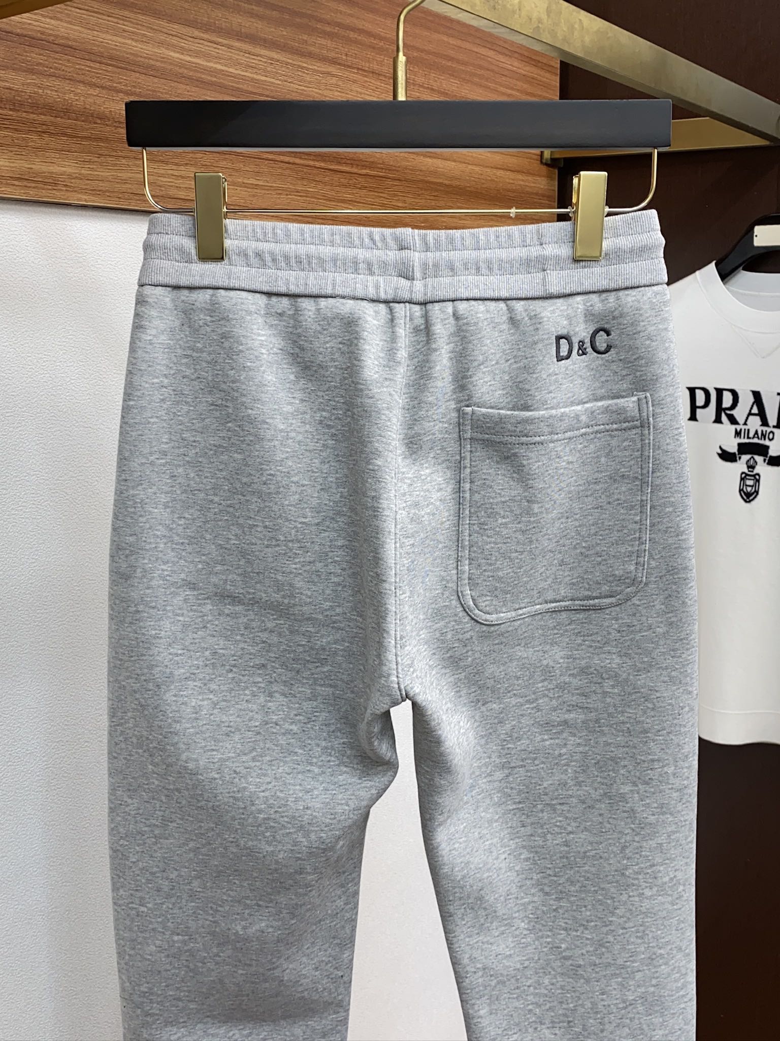 DG 2024秋冬休闲运动裤 客供纯棉面料，面料底部复合加绒 面料加厚保暖性强，不易皱，垂度好，质感很赞