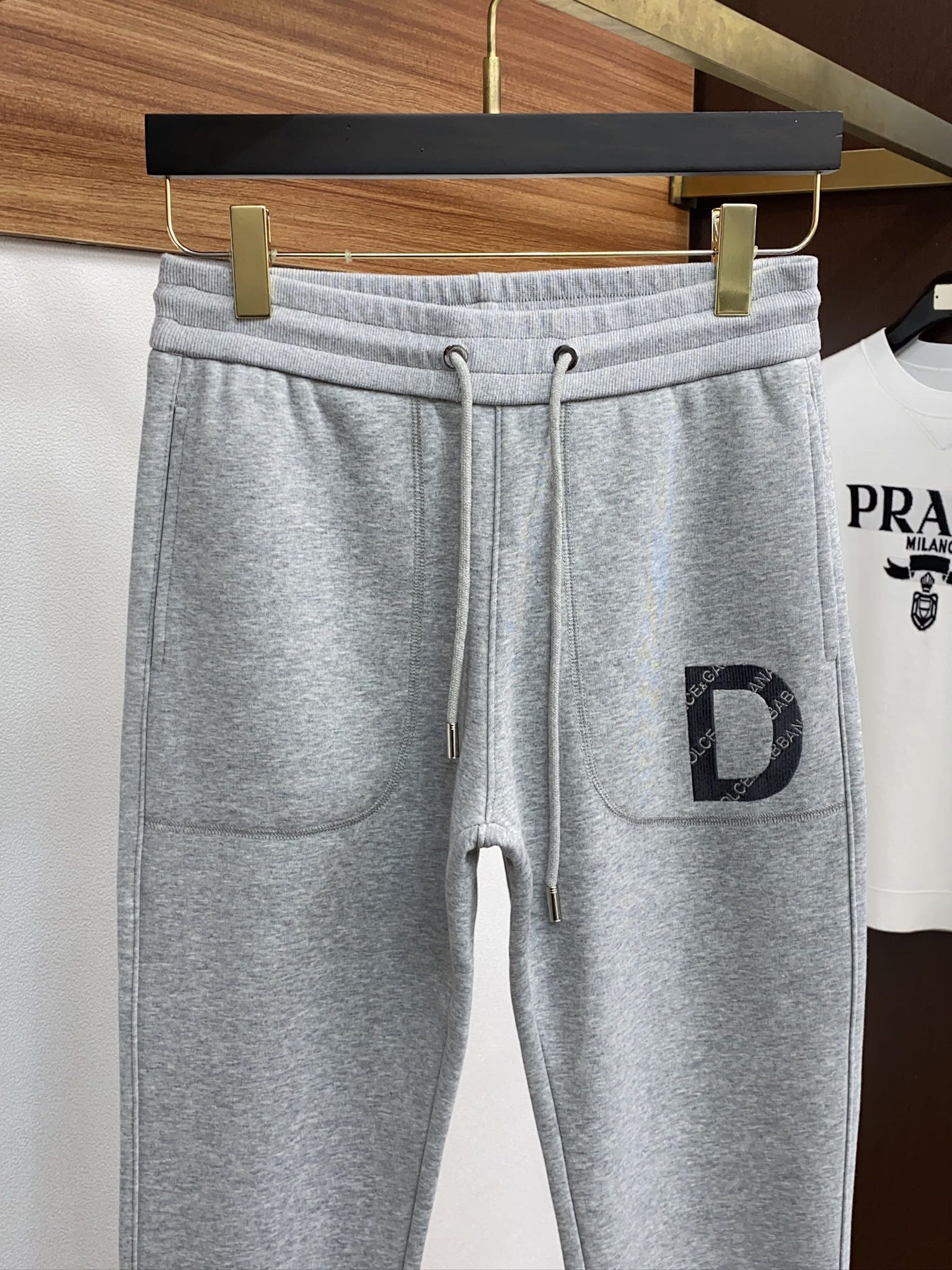 DG 2024秋冬休闲运动裤 客供纯棉面料，面料底部复合加绒 面料加厚保暖性强，不易皱，垂度好，质感很赞