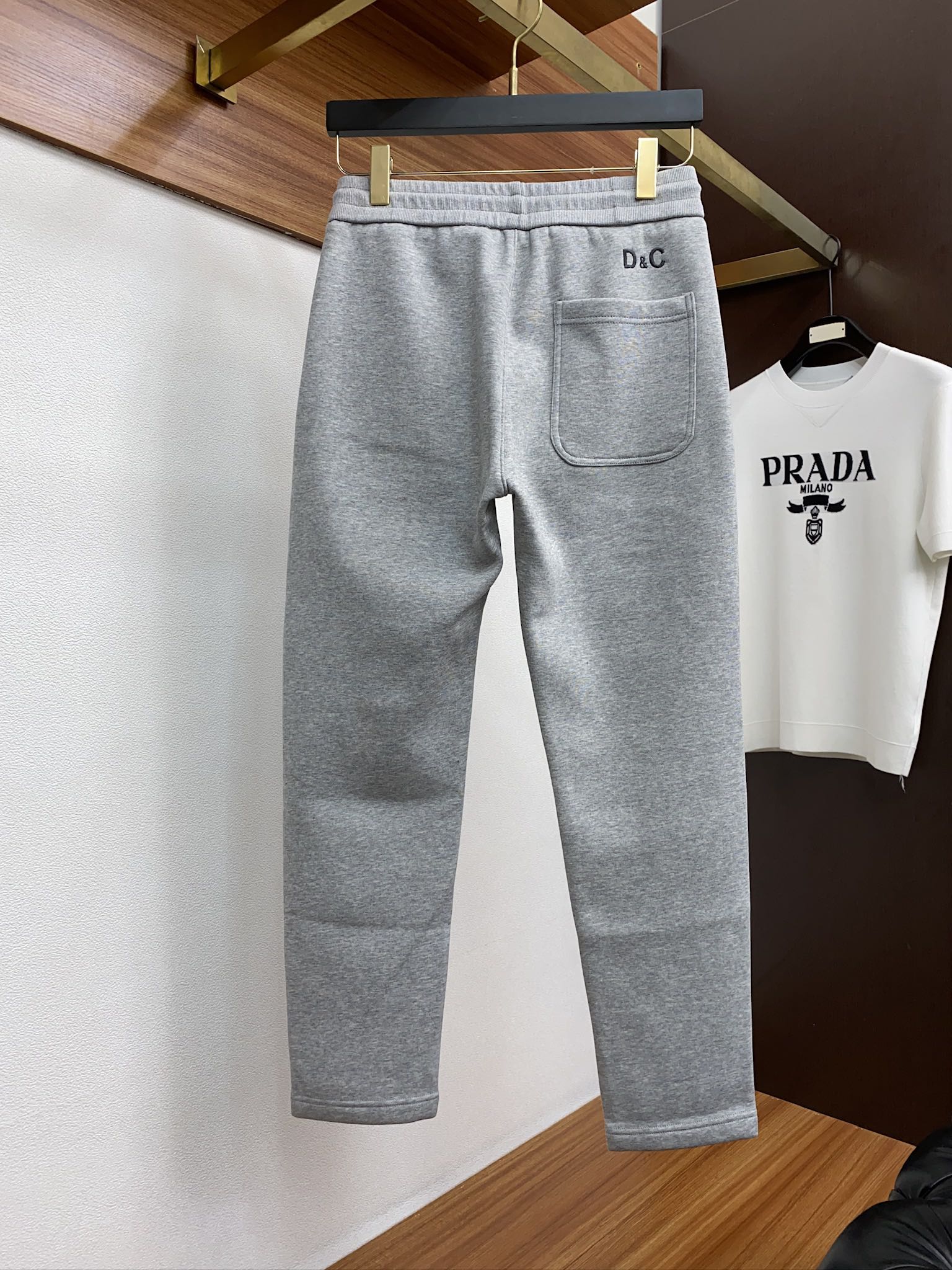 DG 2024秋冬休闲运动裤 客供纯棉面料，面料底部复合加绒 面料加厚保暖性强，不易皱，垂度好，质感很赞