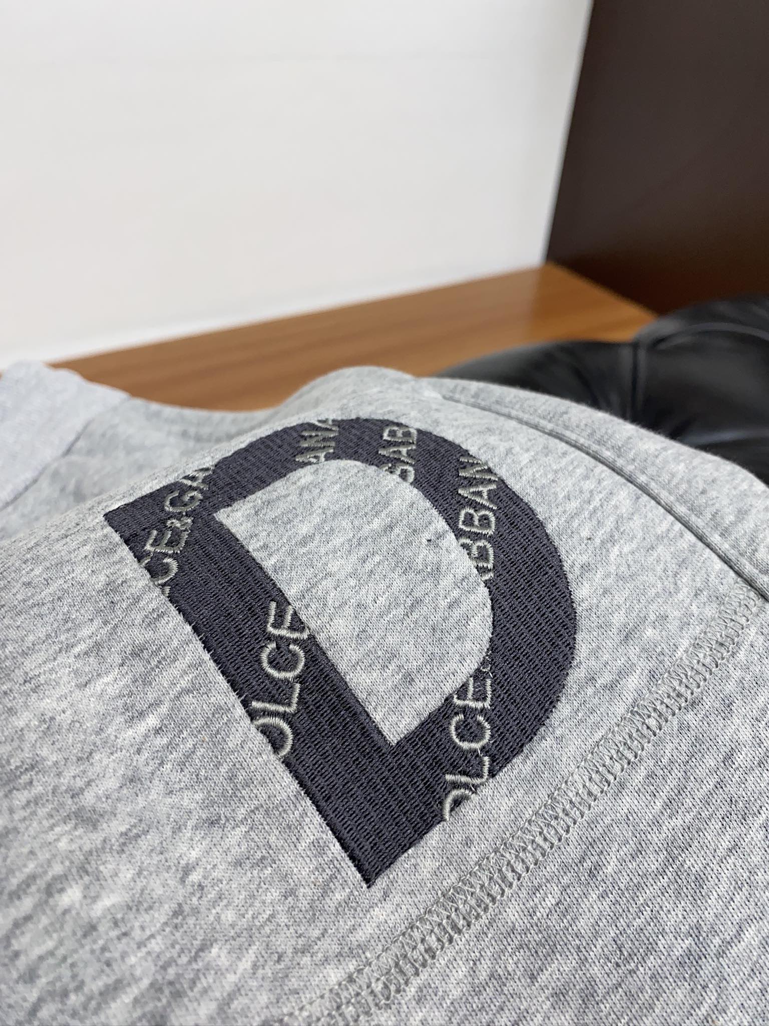 DG 2024秋冬休闲运动裤 客供纯棉面料，面料底部复合加绒 面料加厚保暖性强，不易皱，垂度好，质感很赞